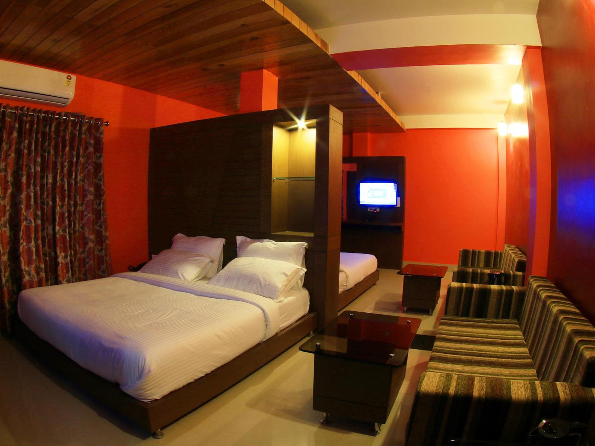 King Room with Two King Beds photo 3