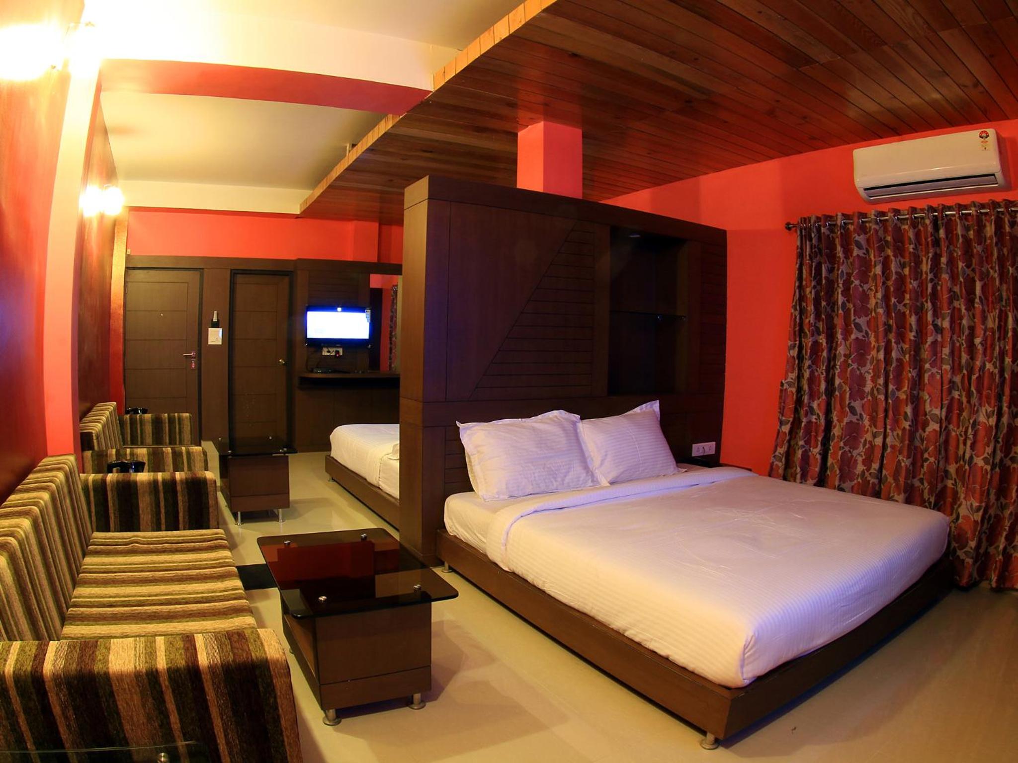 King Room with Two King Beds photo 2