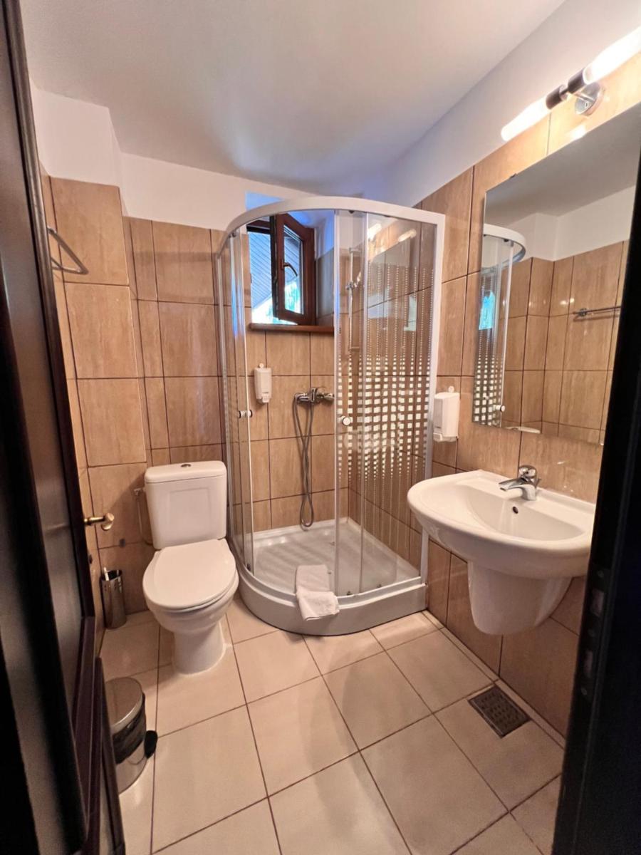 Twin Room with Bathroom photo 2