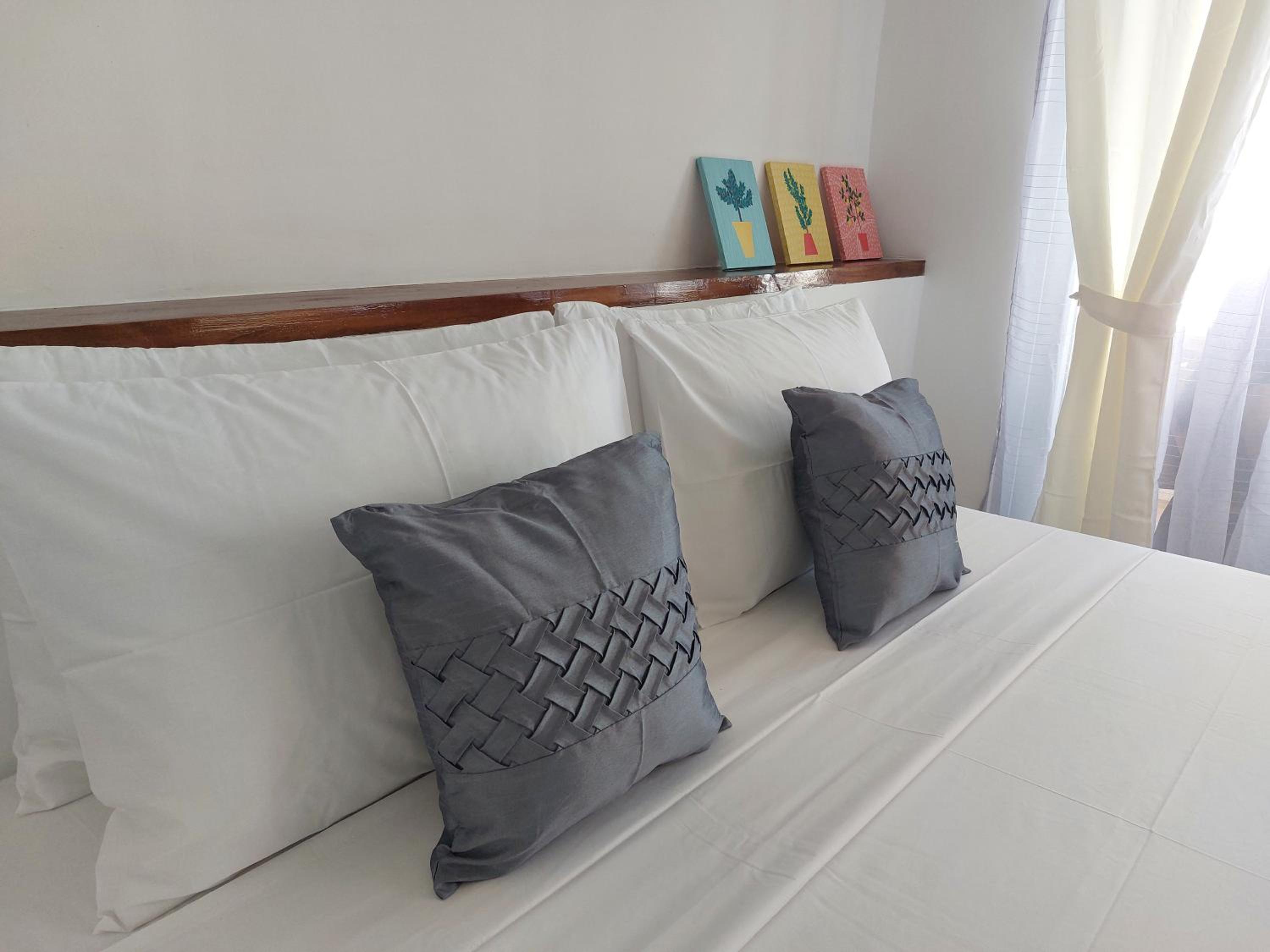 Deluxe King Room - Photo 6