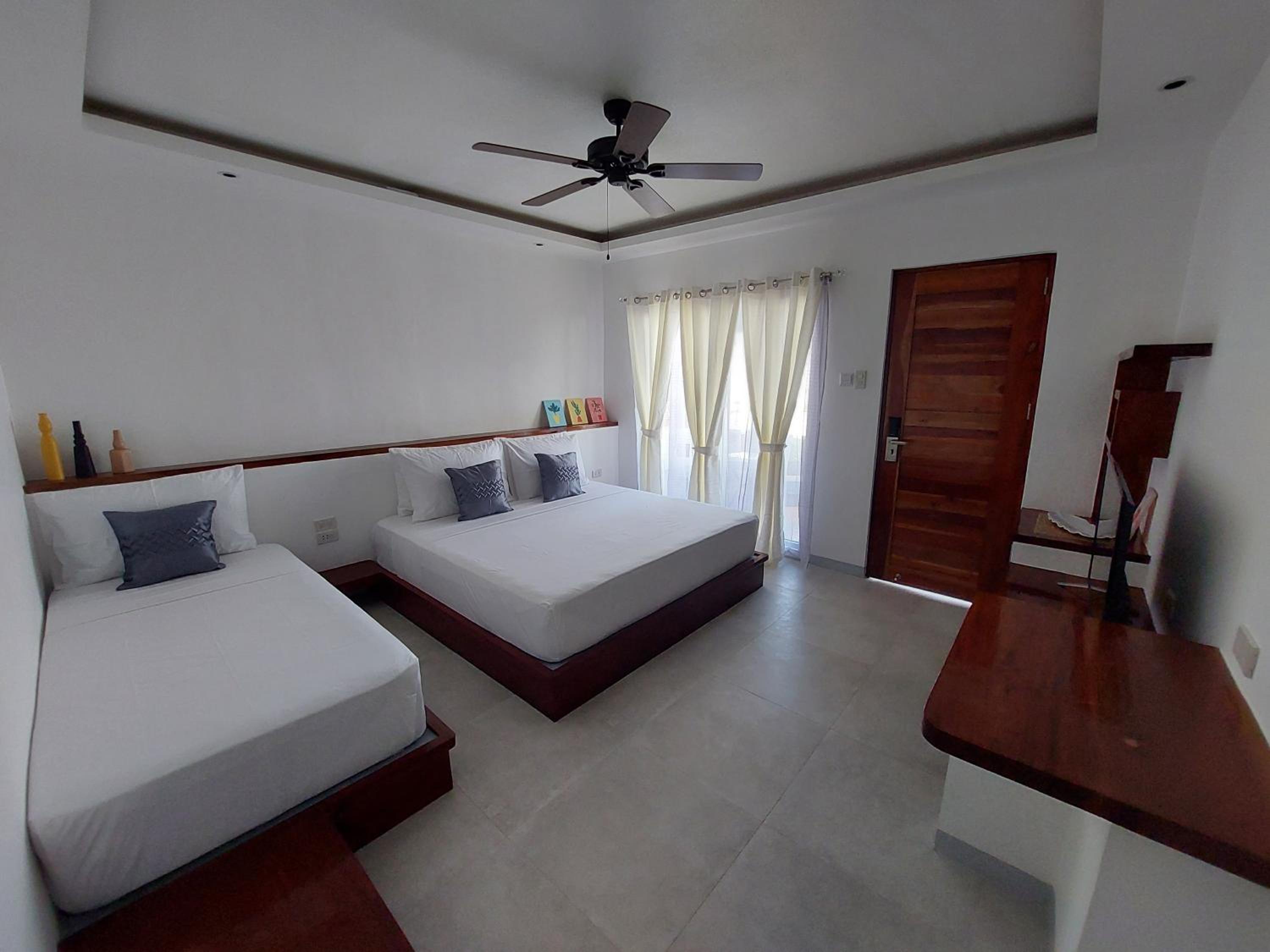 Superior King Room - Photo 10