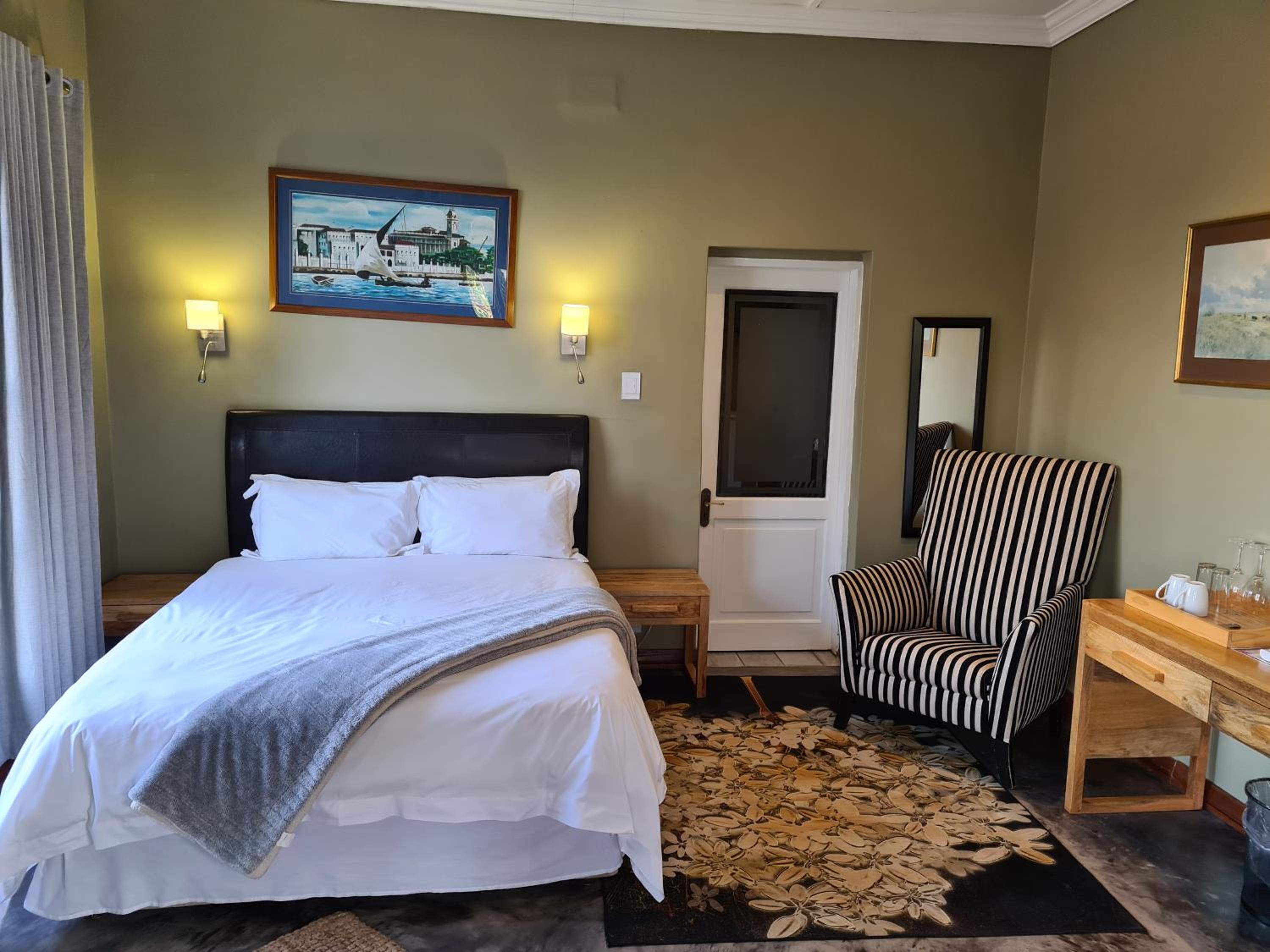 Deluxe Queen Room - Photo 1