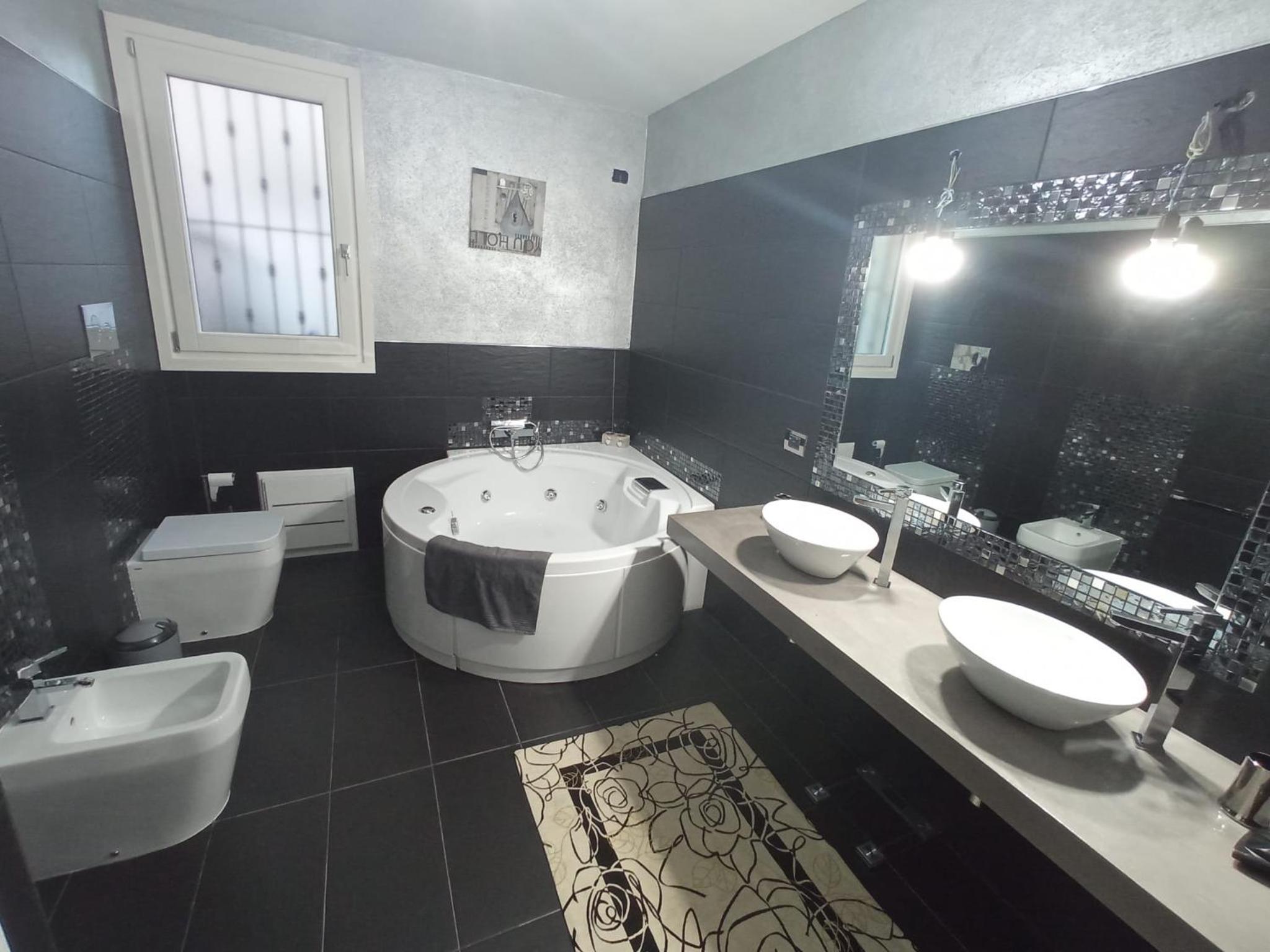 Deluxe Double Room with Bath photo 2