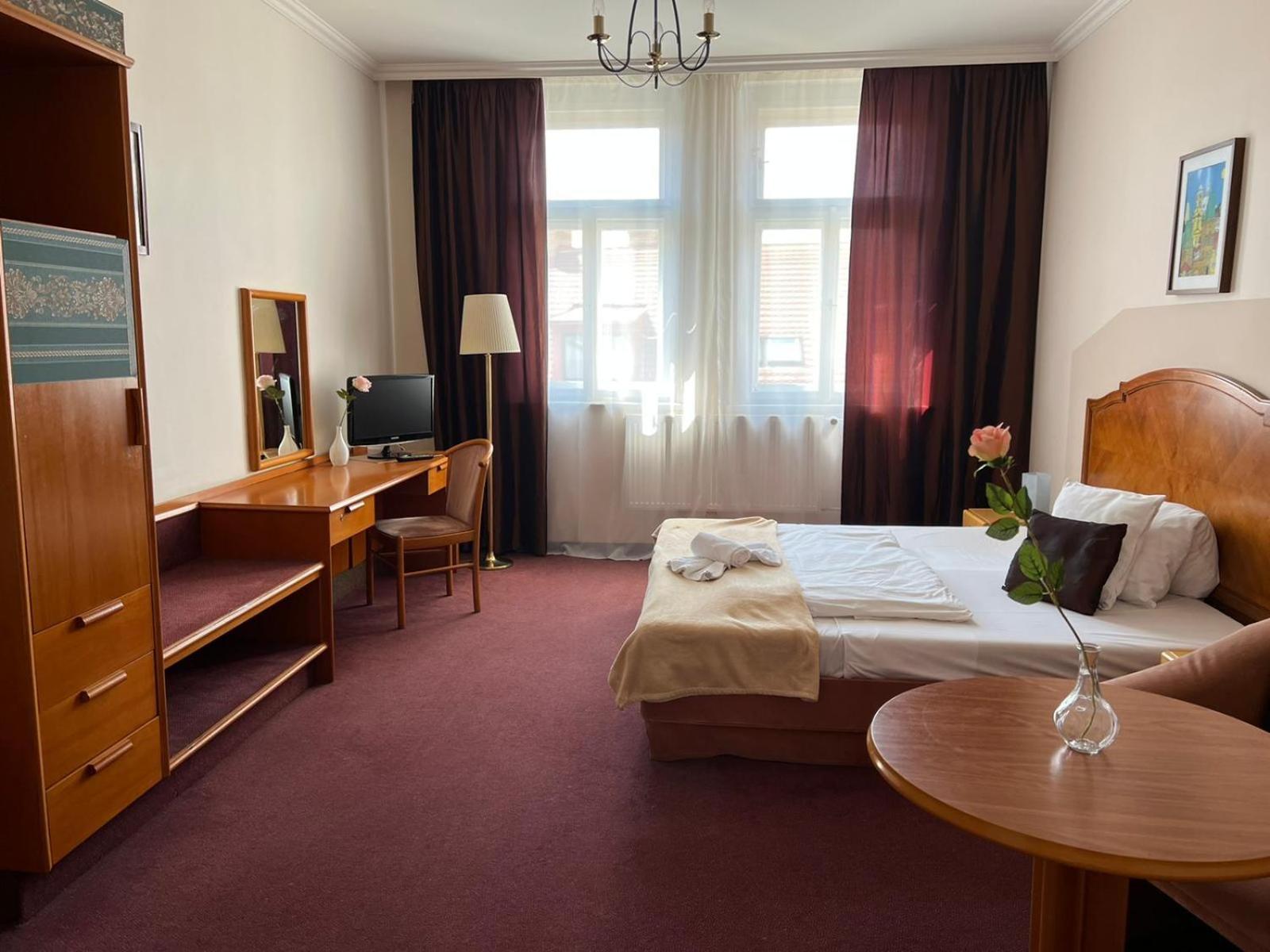 Economy Triple Room