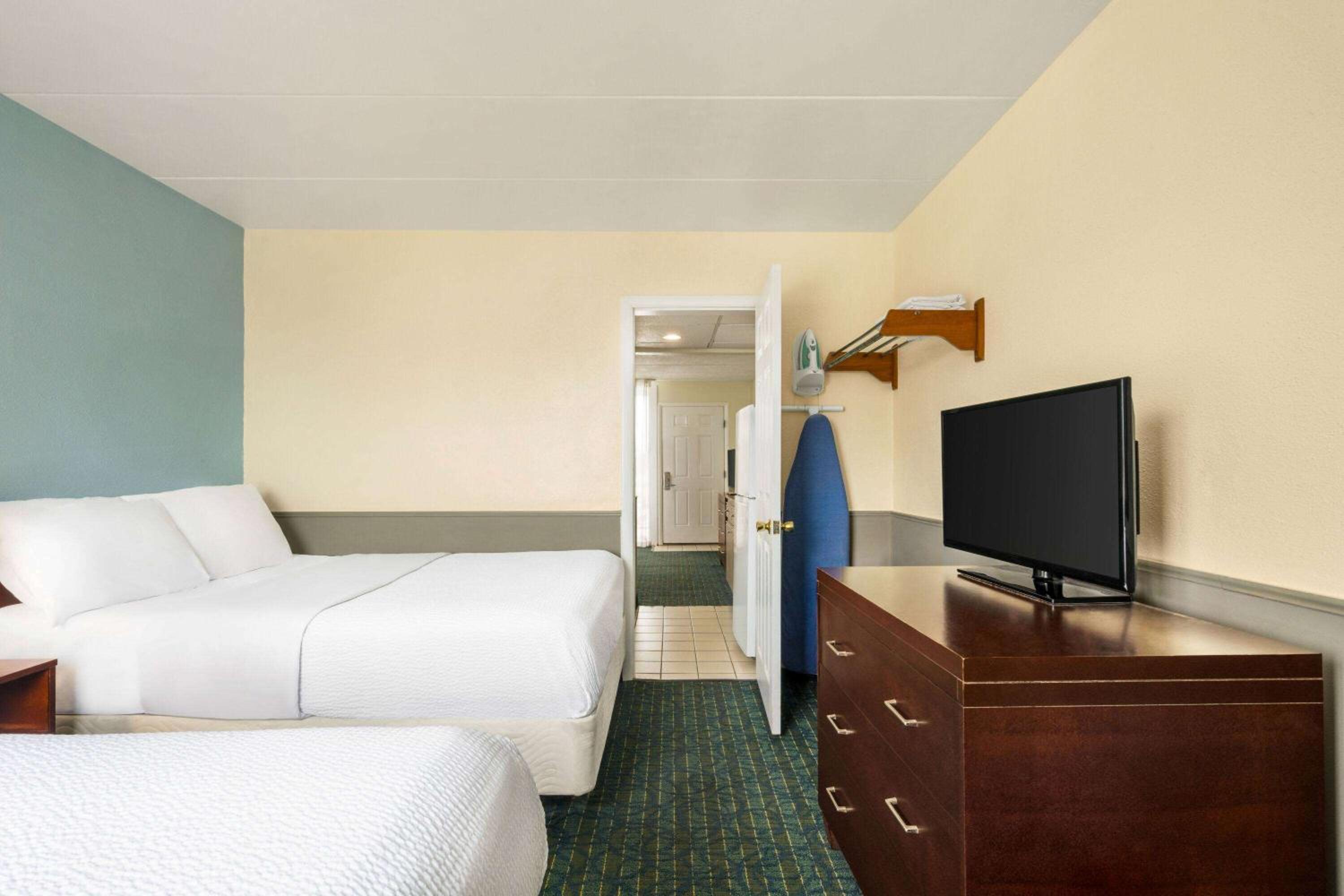 One-Bedroom Suite with Two Double Beds - Non-Smoking photo 2