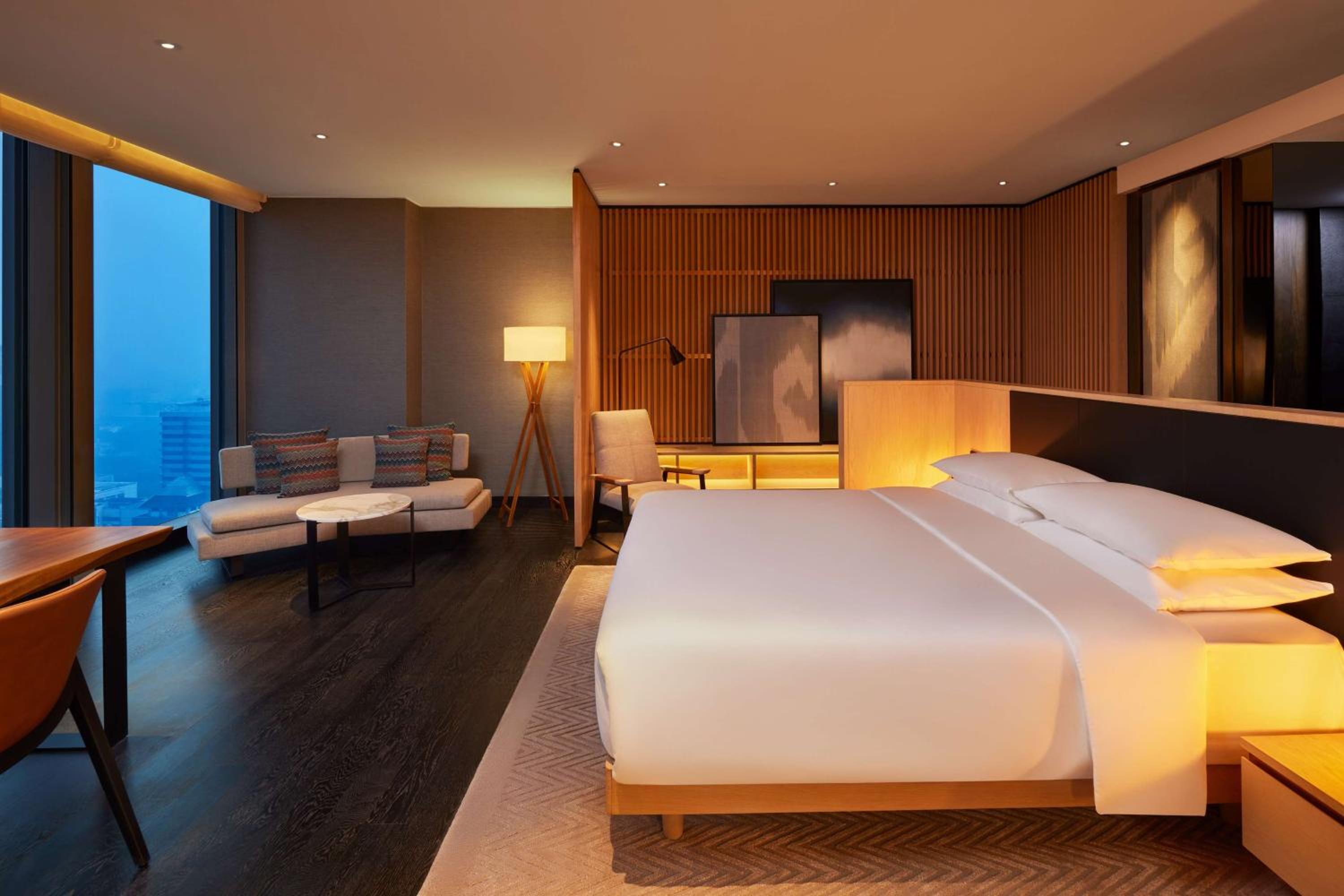 Deluxe King Room