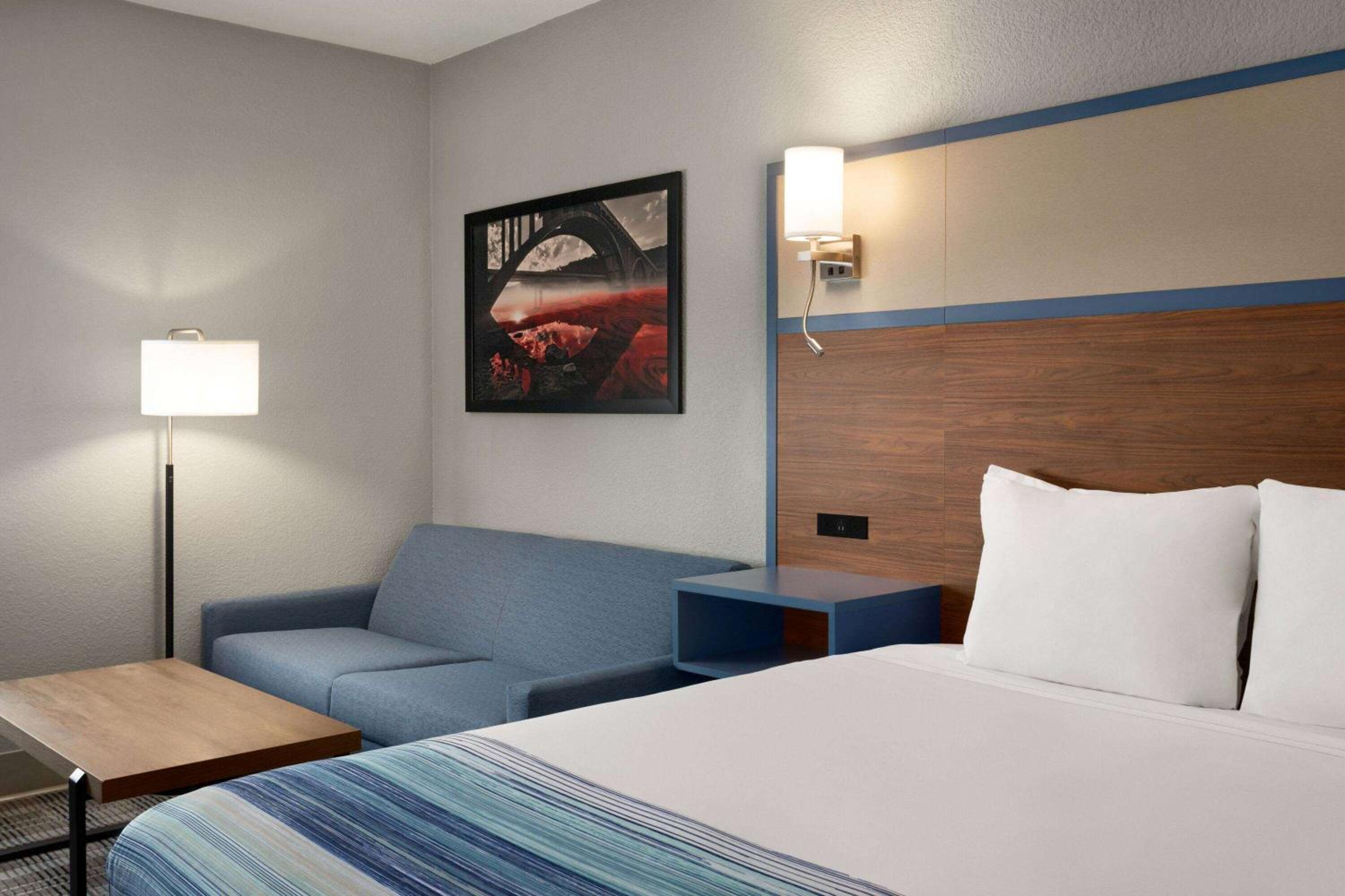 King Room - Non-Smoking - Photo 2