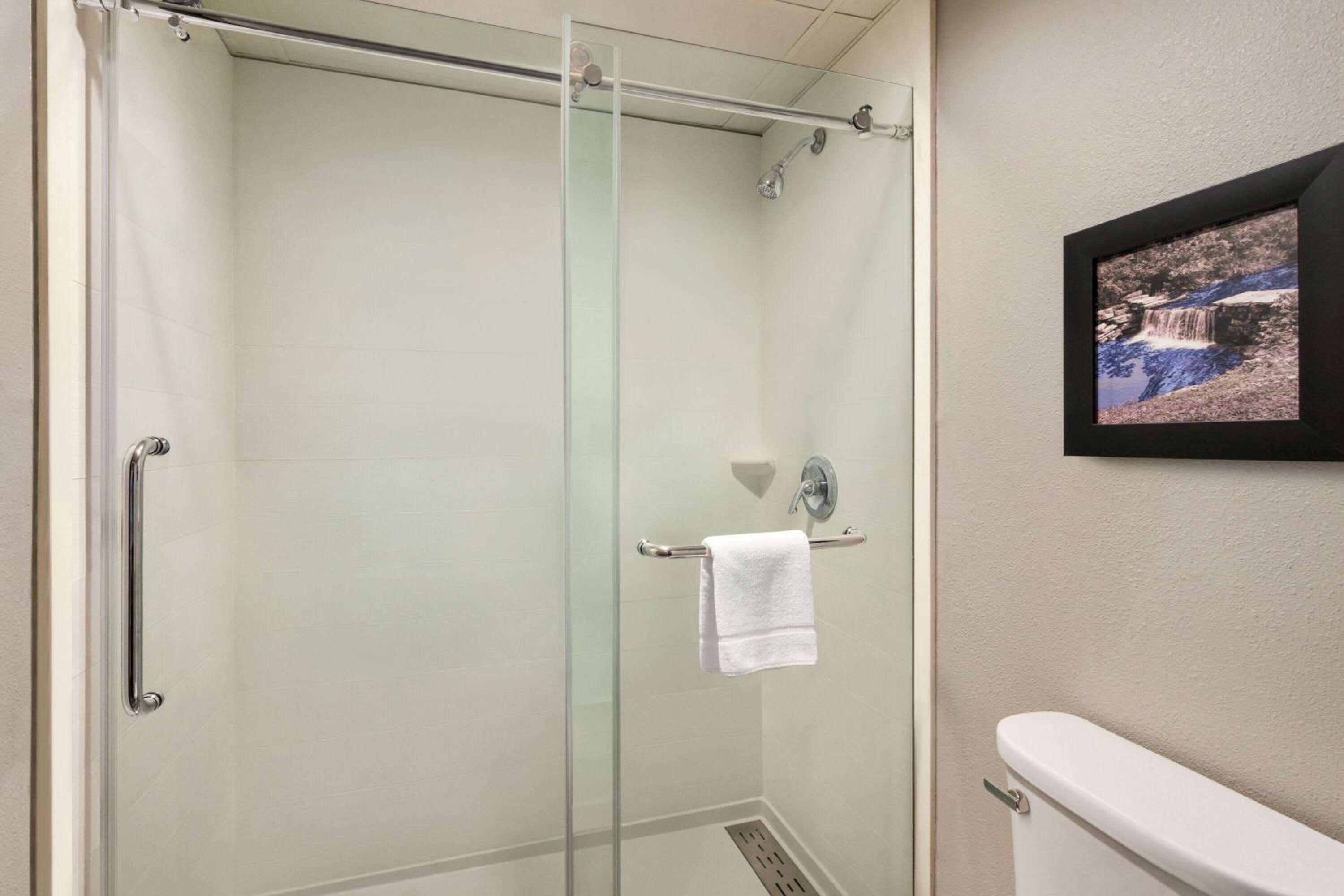 1 King Bed, Near Elevator, Non-Smoking - Photo 4