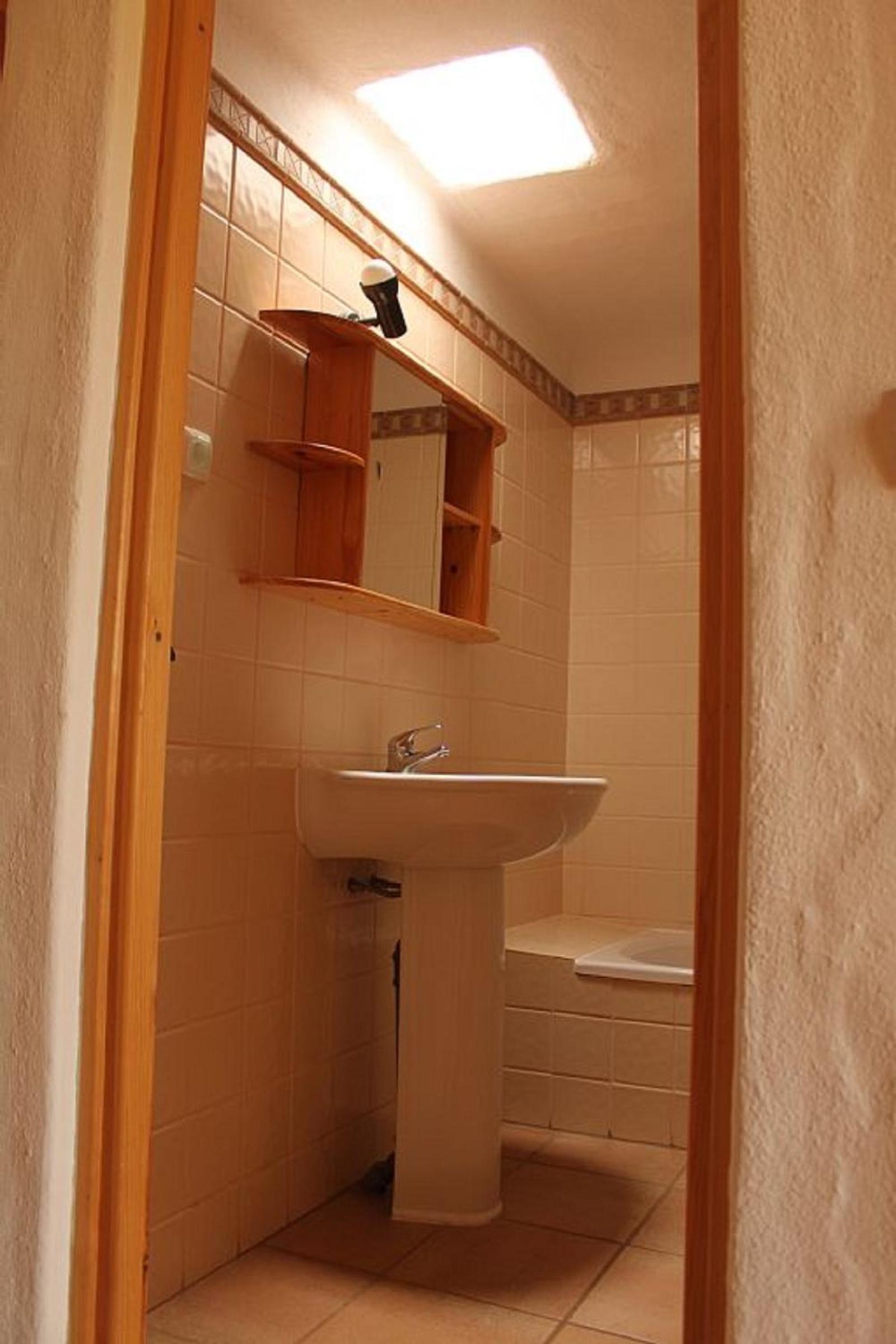 Double Room - Photo 7