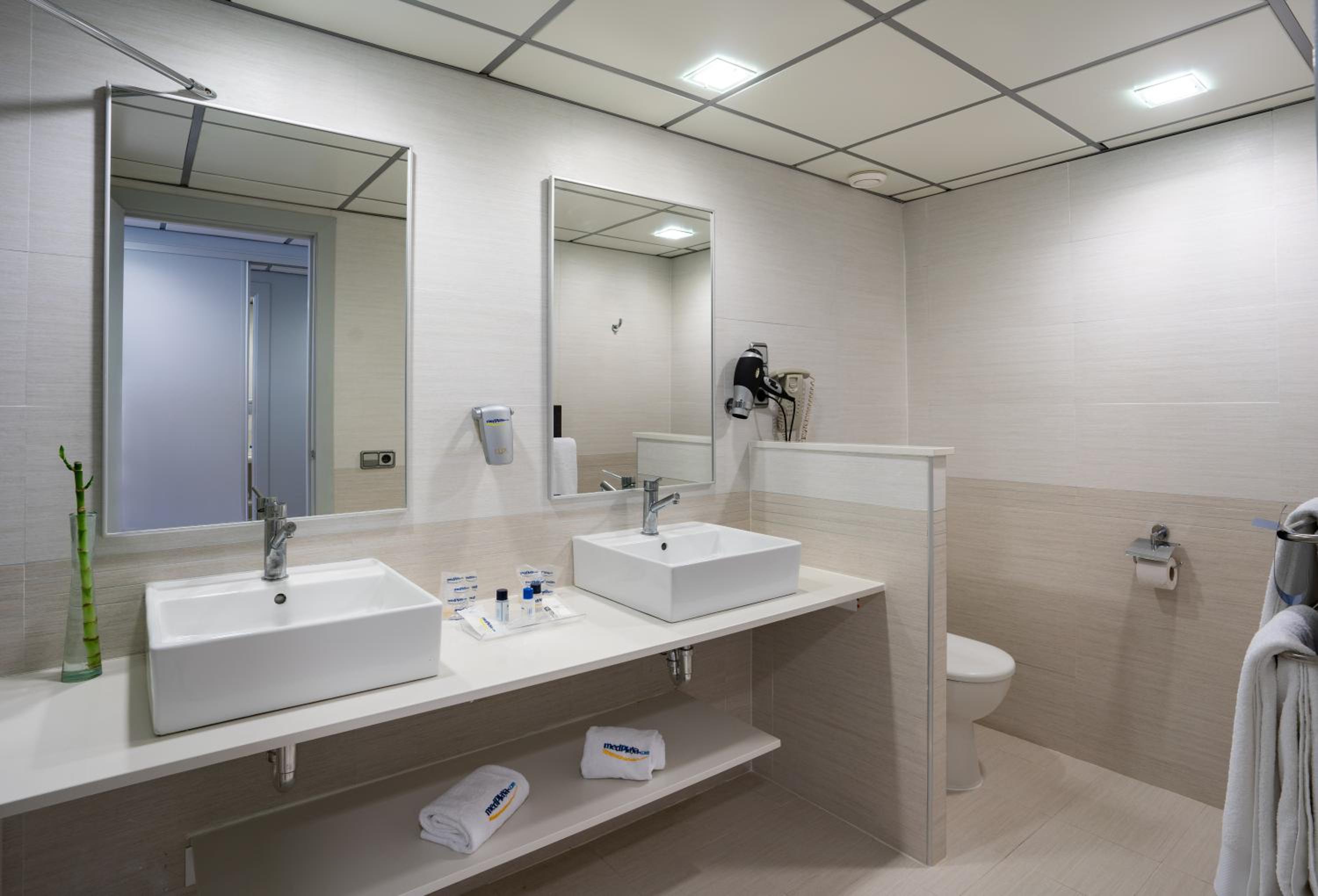 Deluxe Double Room - Photo 8