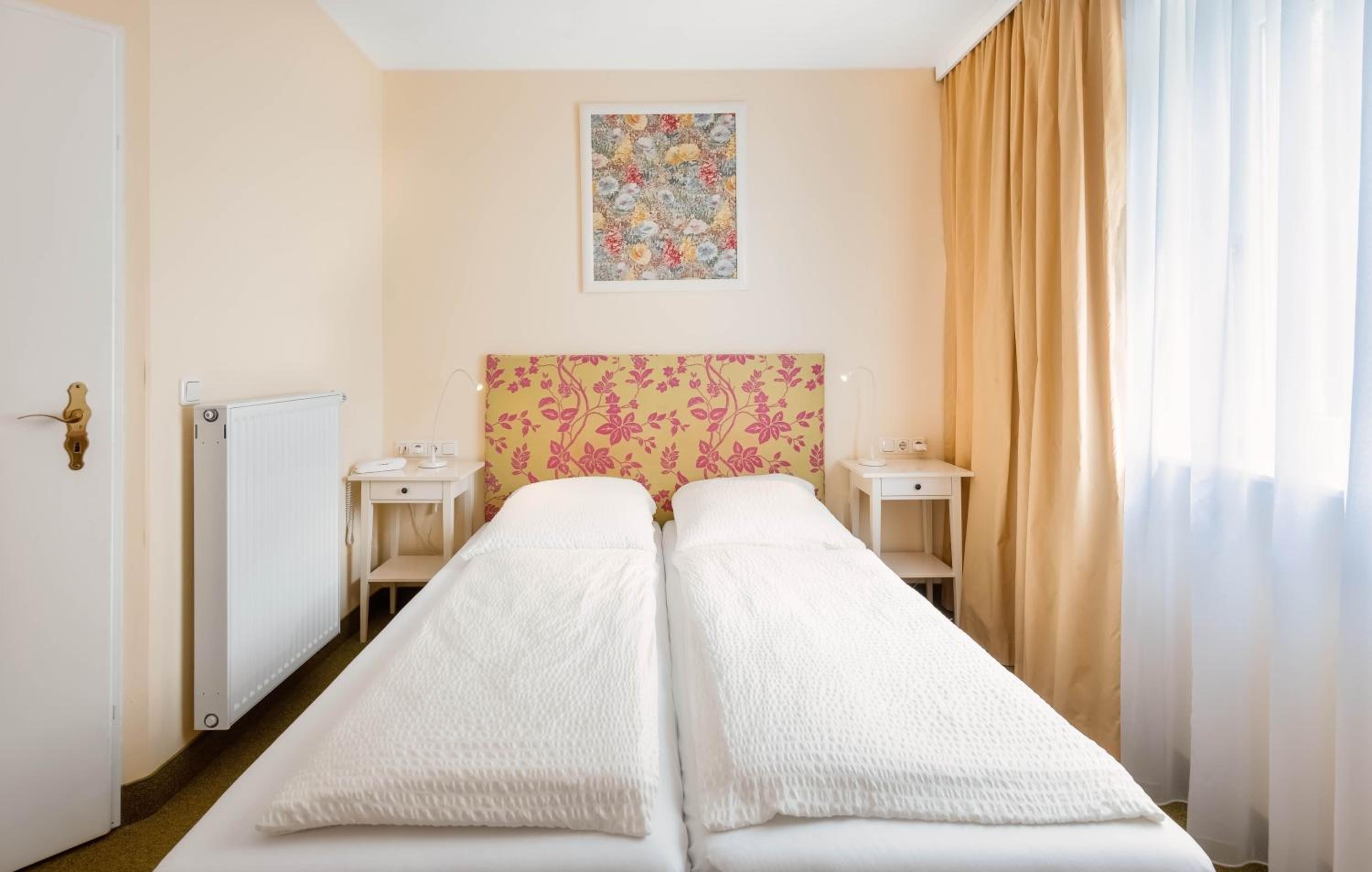 Double Room - Photo 6