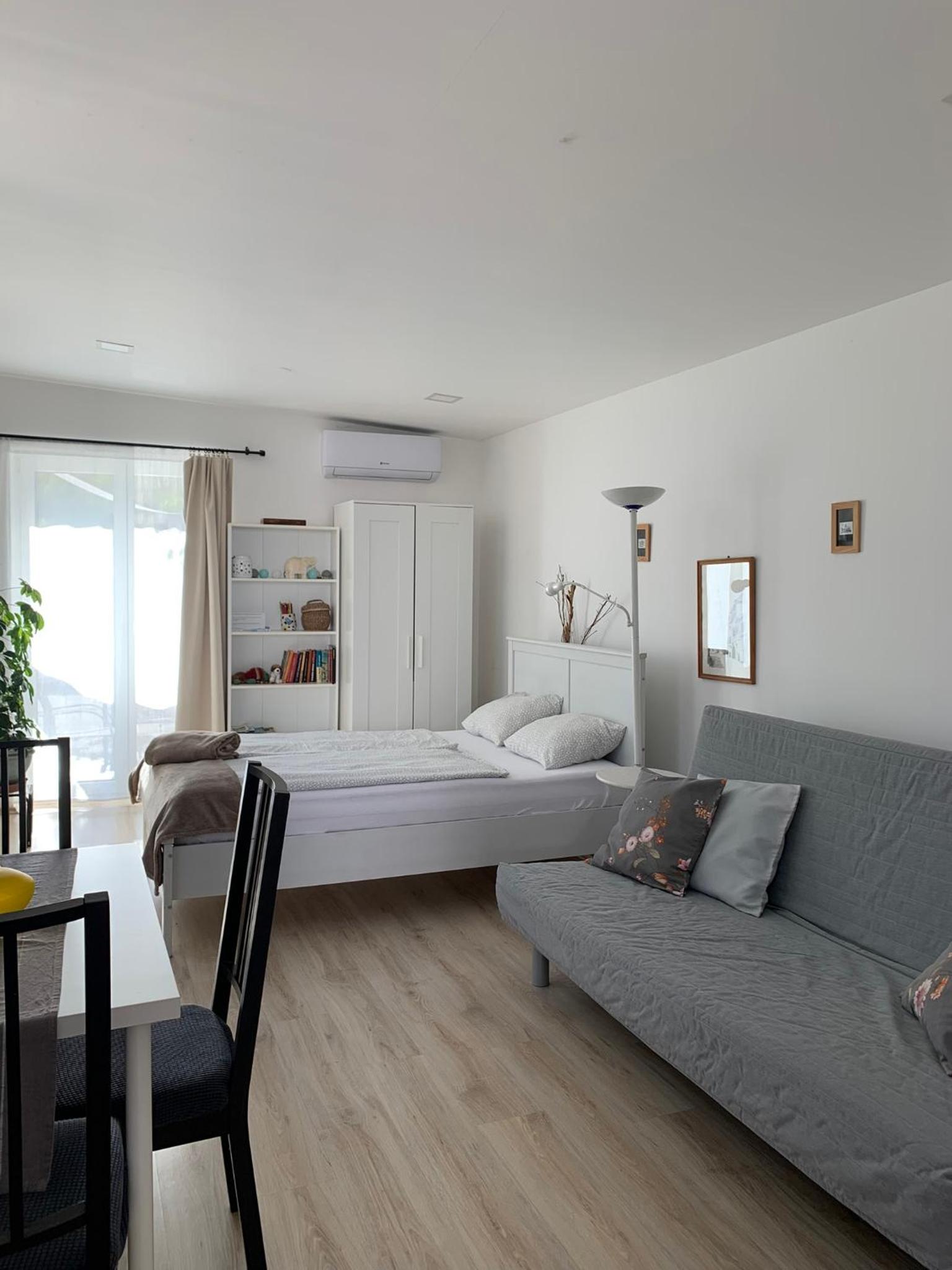 One-Bedroom Apartment - Photo 5