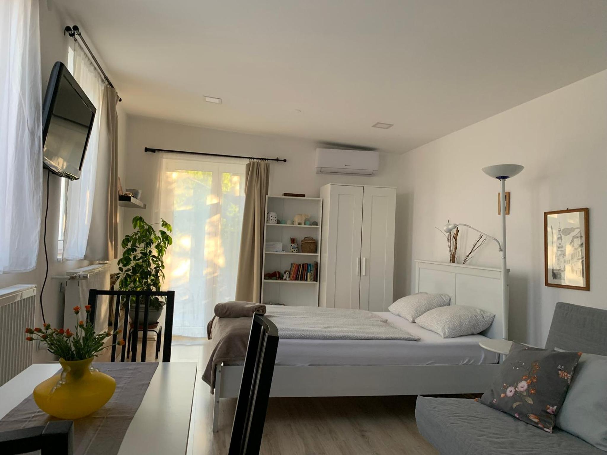 One-Bedroom Apartment - Photo 1