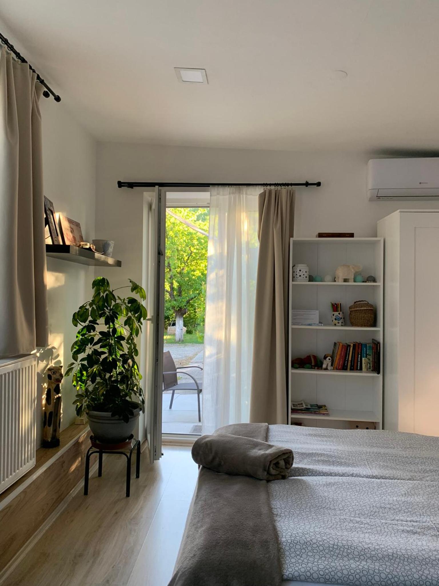 One-Bedroom Apartment - Photo 11
