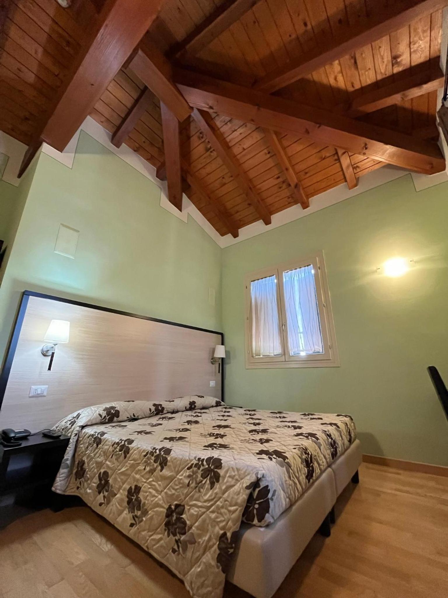 Double or Twin Room with Bathroom photo 1