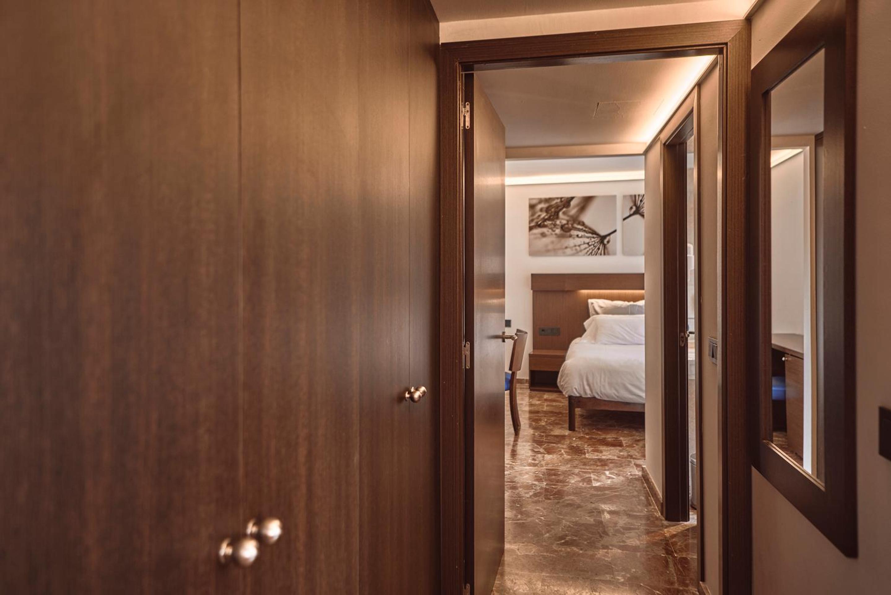 Standard Suite - Photo 9