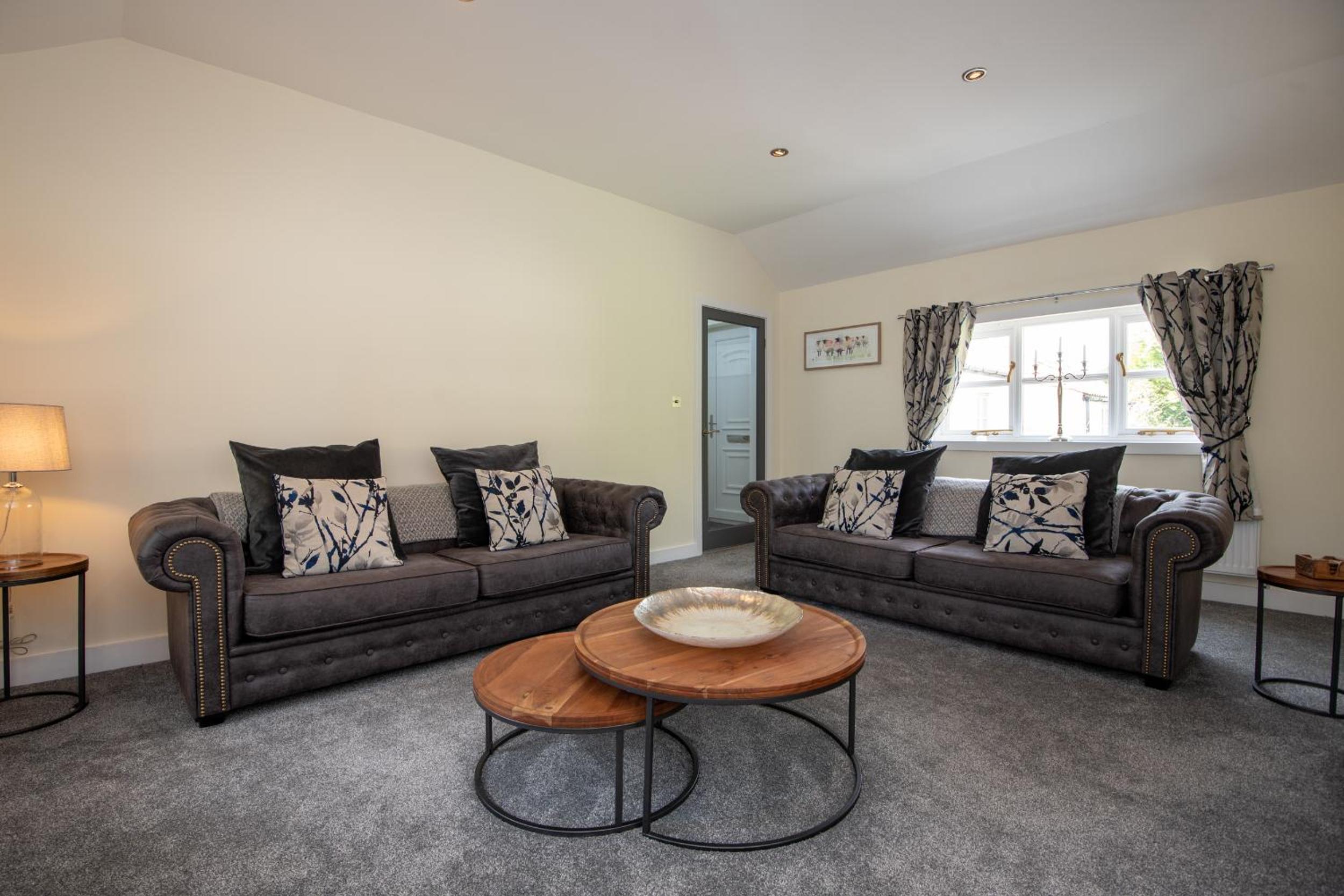 Three-Bedroom House photo 3