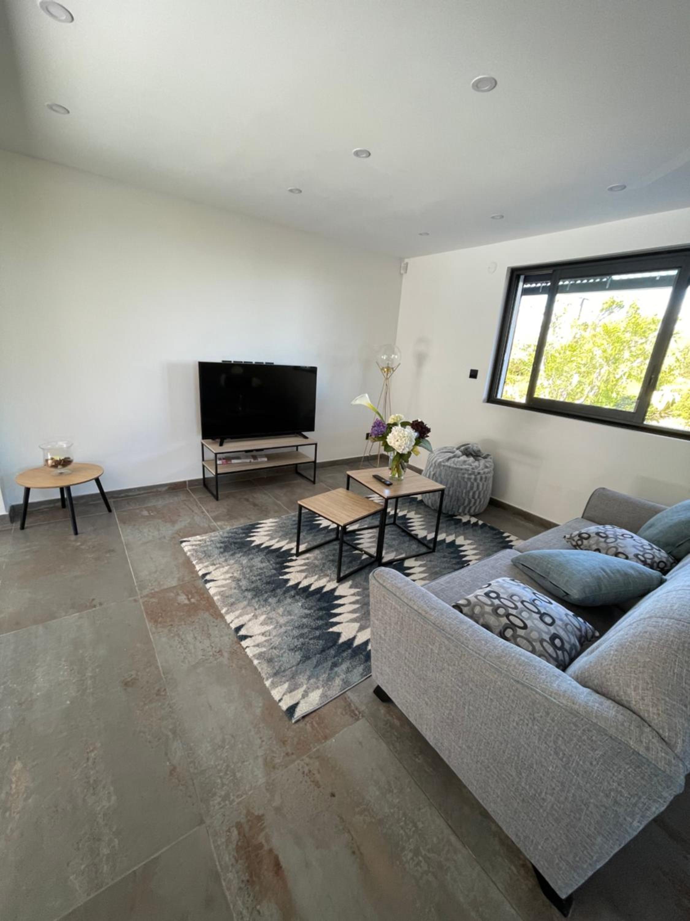 Villa - Photo 2
