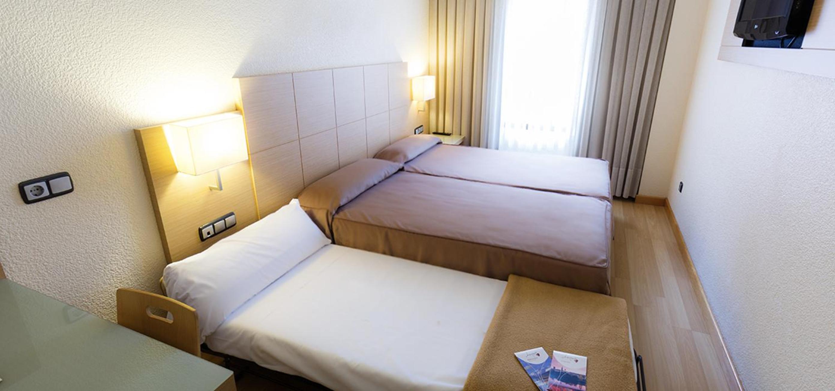 Double Or Twin Room With Extra Bed photo 2