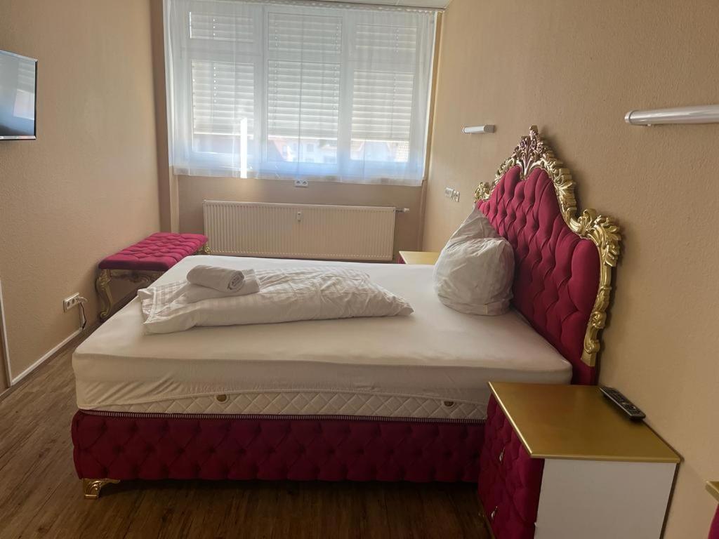 King Room With Roll-In Shower - Disability Access photo 1