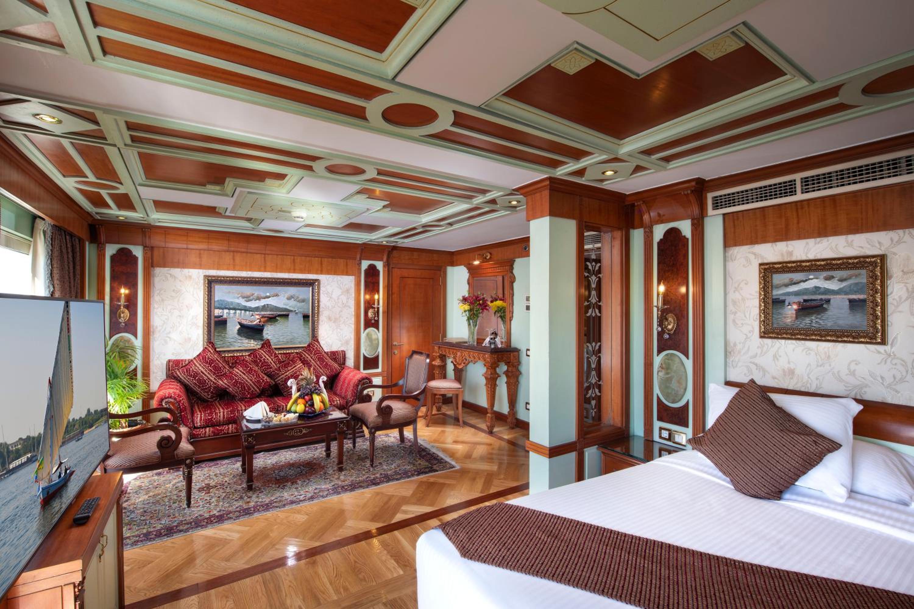Royal Suite photo 2