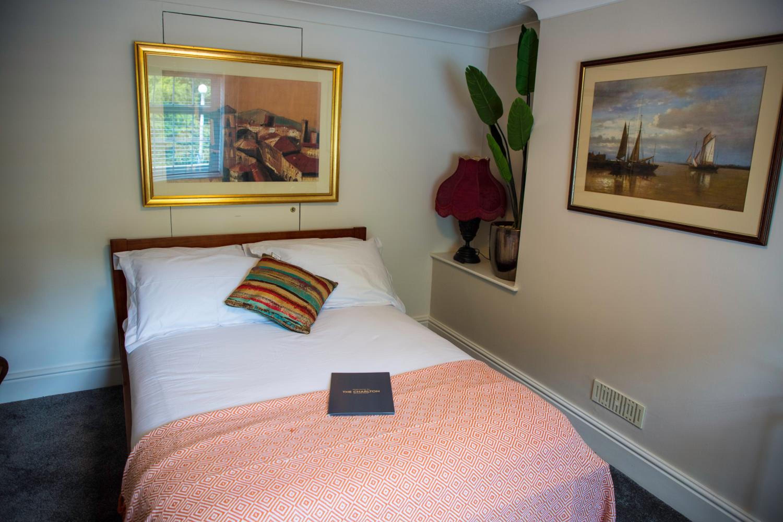 Standard Double Room - Photo 15