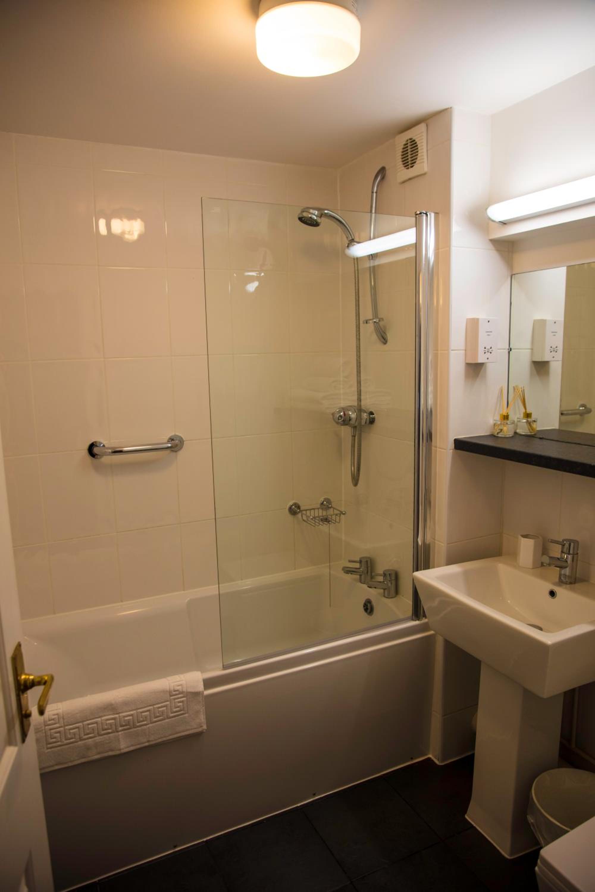 Standard Double Room - Photo 3