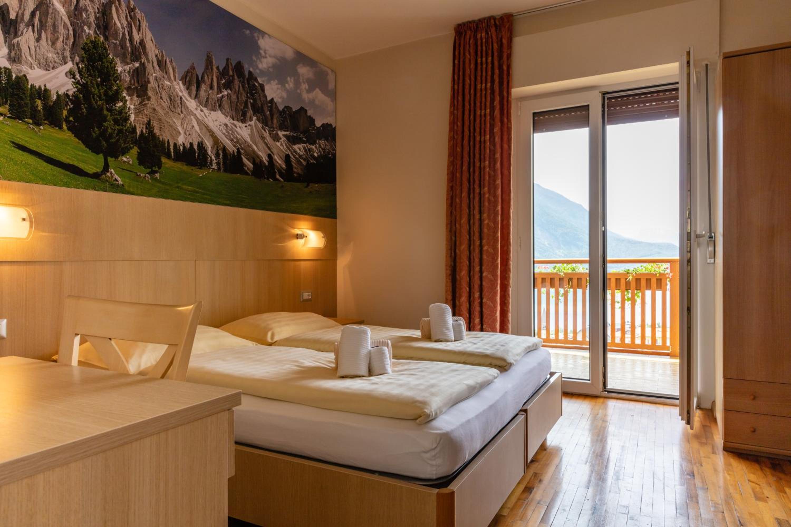 Double or Twin Room with Lake View