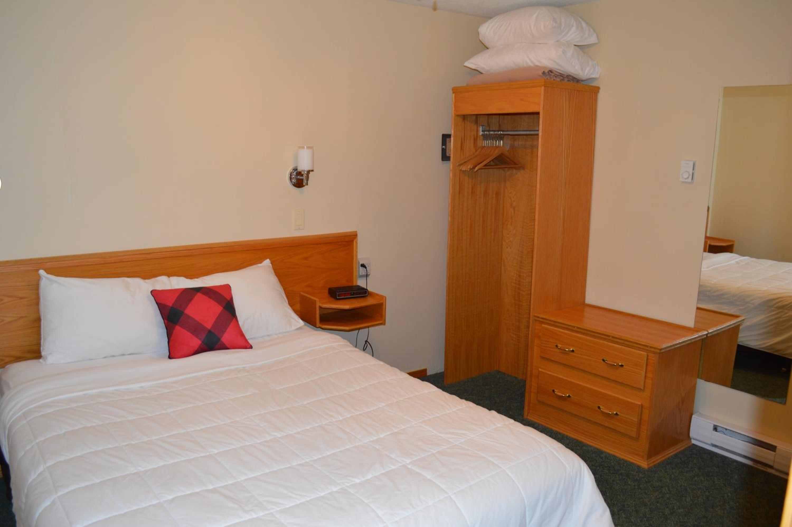 One-Bedroom Apartment - No Air Conditioning photo 1