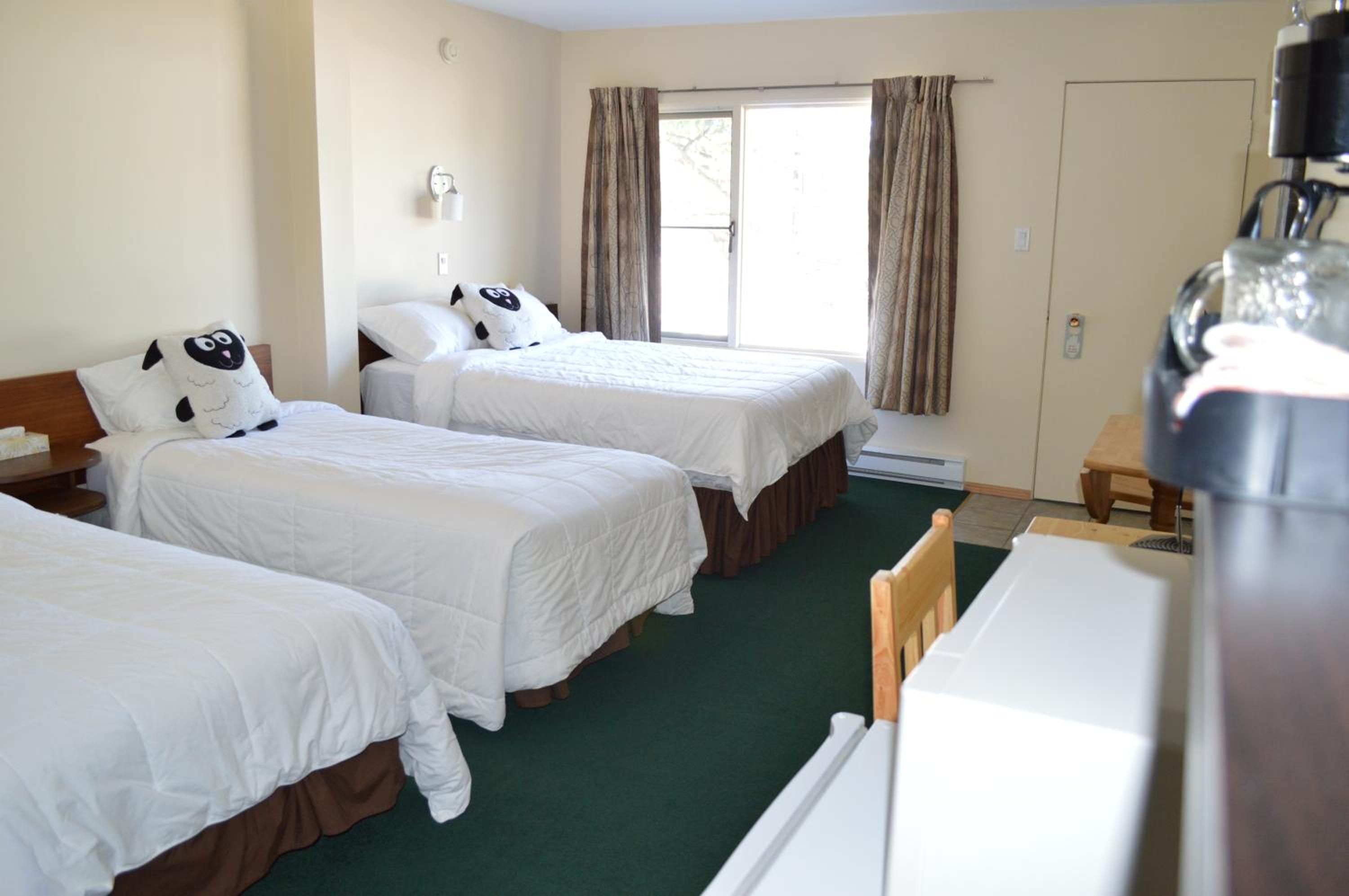 Double Room - No Air Conditioning photo 1