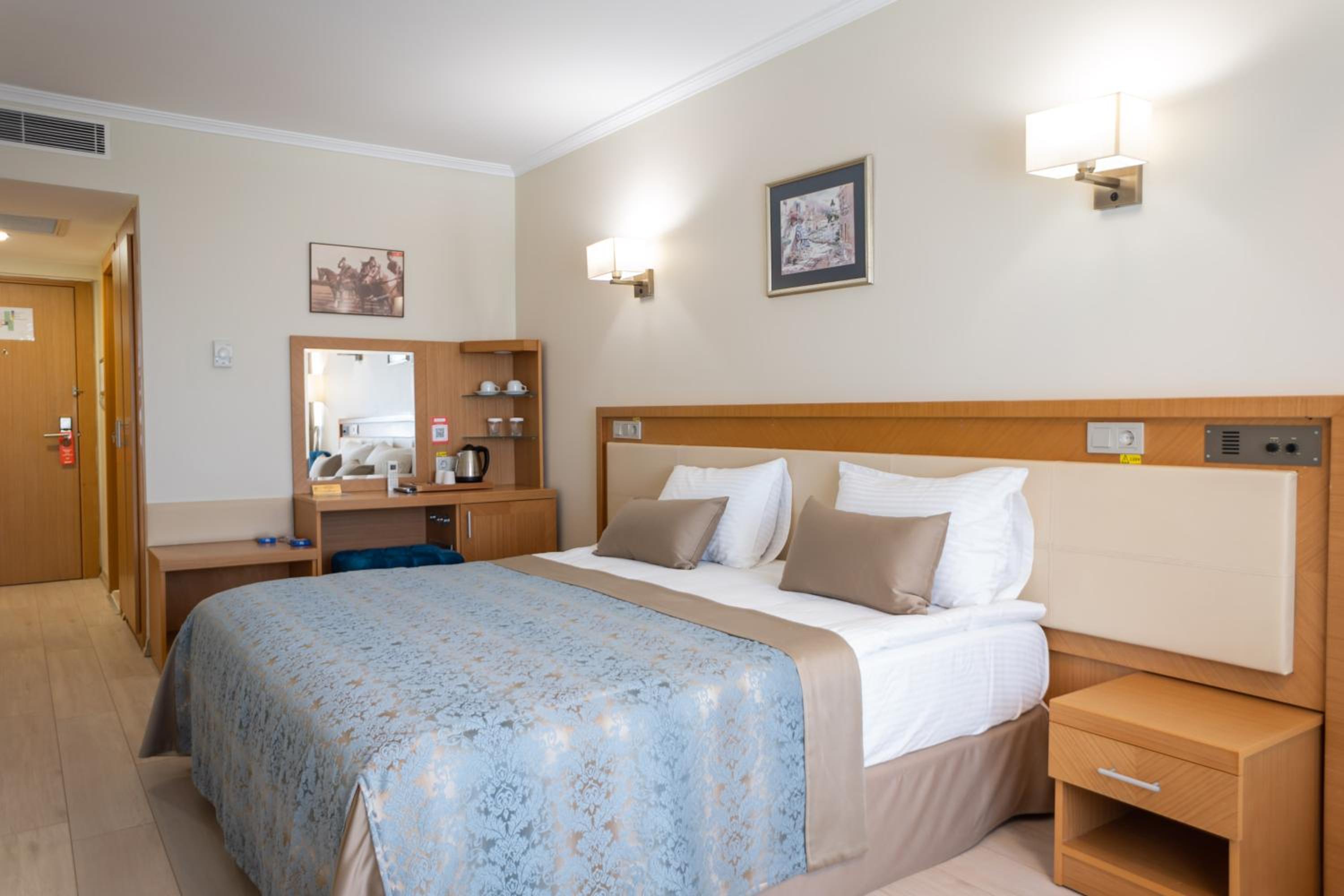 Double Room with Lake View photo 1