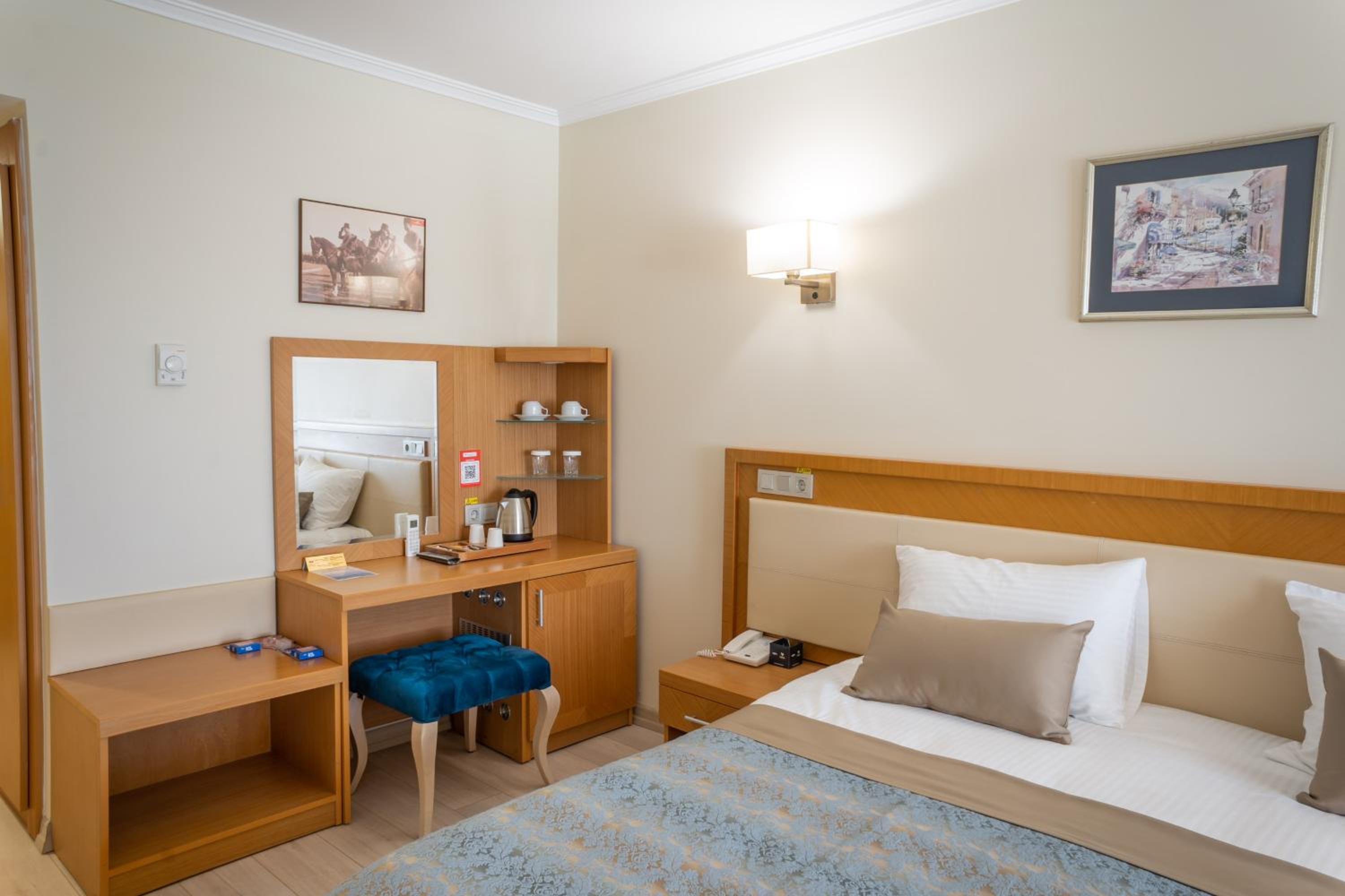 Double Room with Lake View photo 3