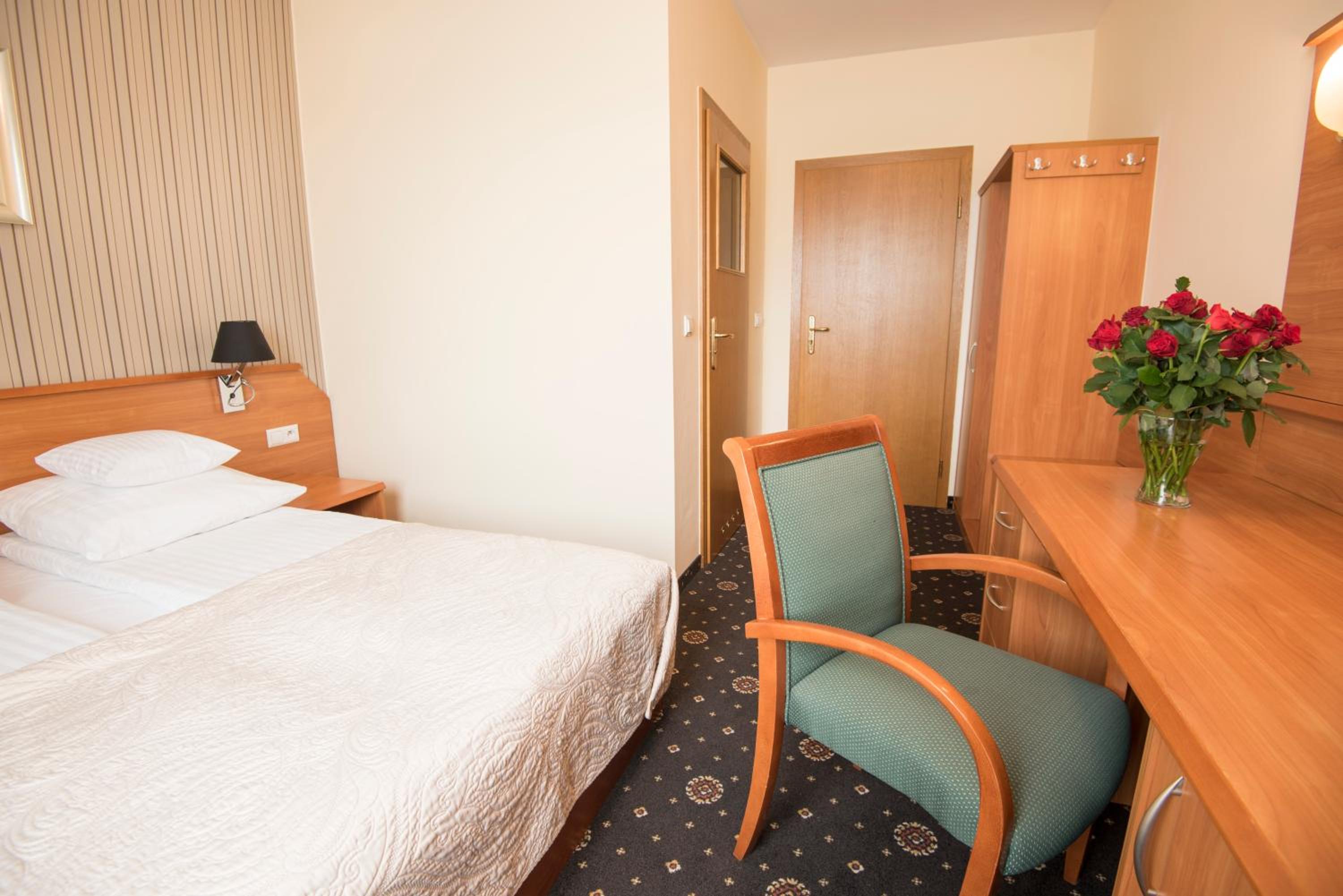 Double Room - Photo 5