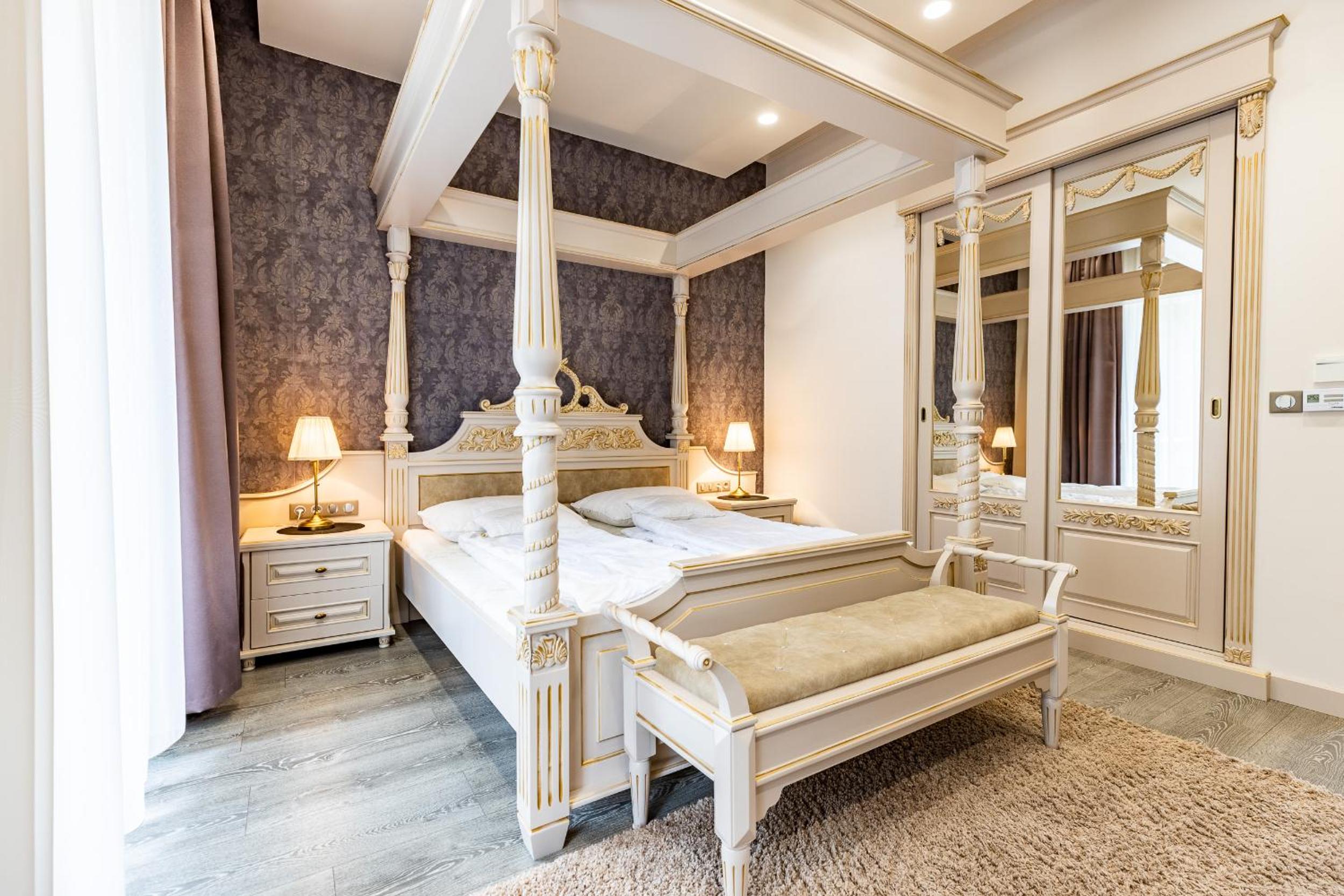 King Room with Lake View - Photo 1