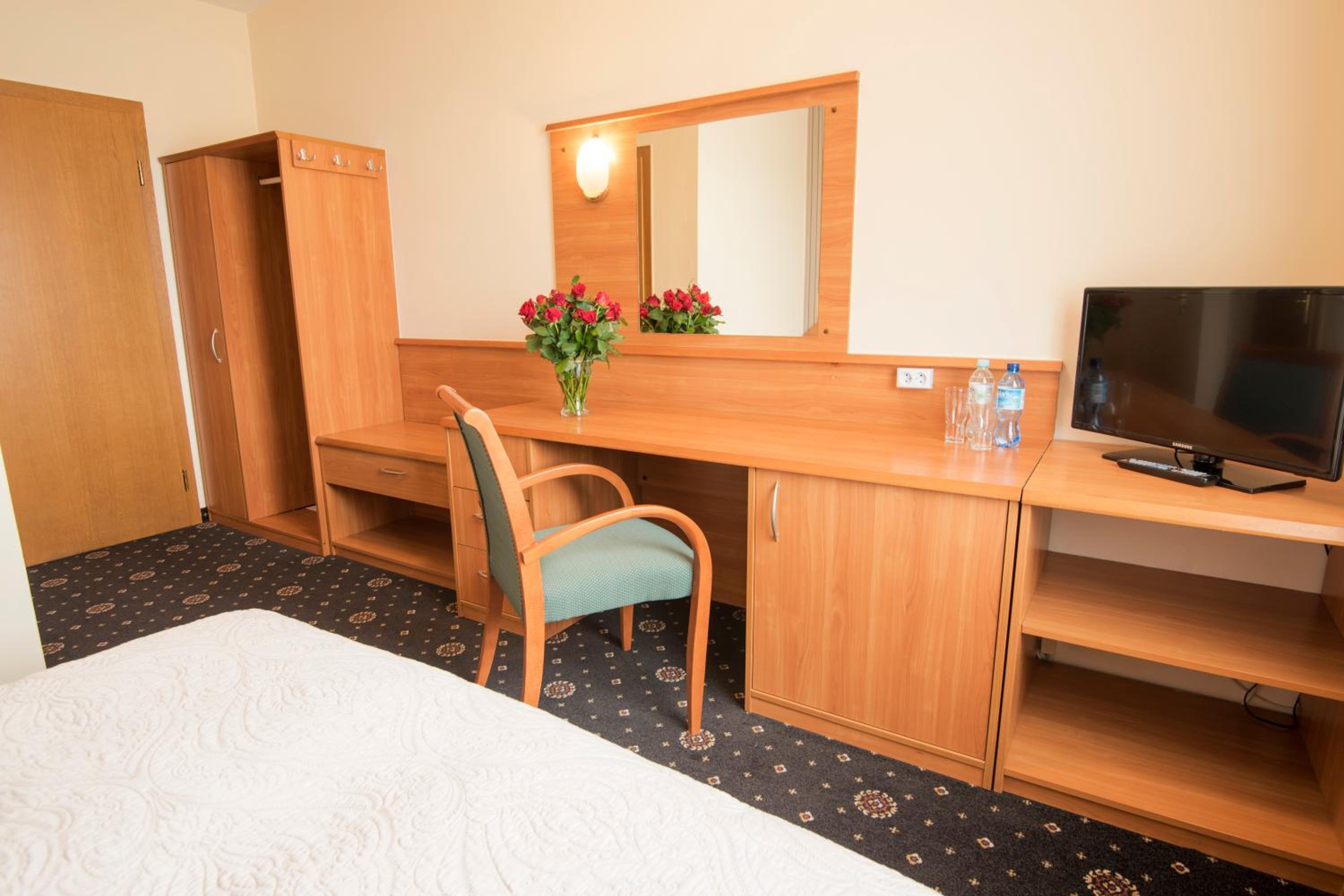 Twin Room - Photo 6
