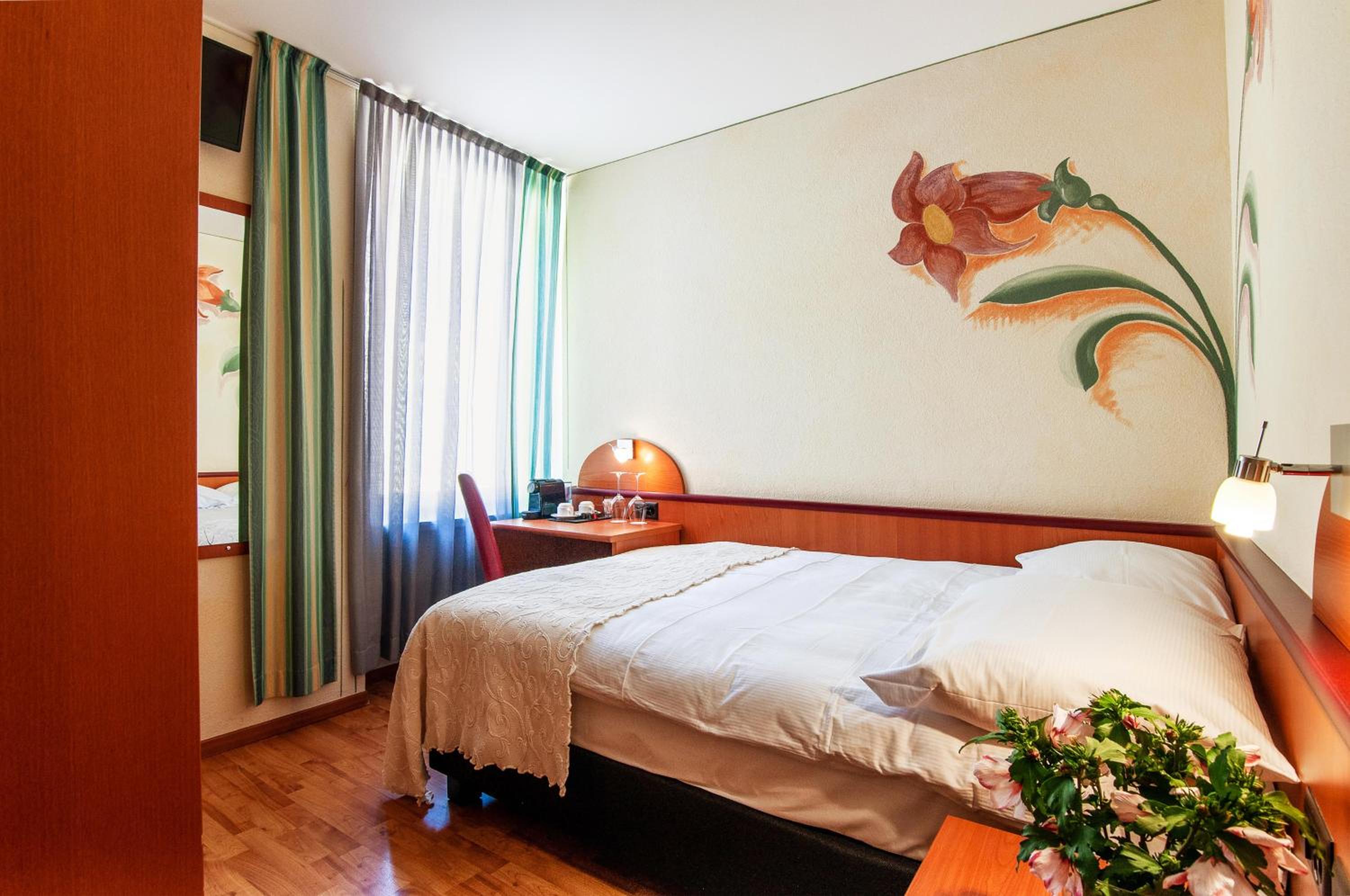Economy Single Room With Shared Bathroom