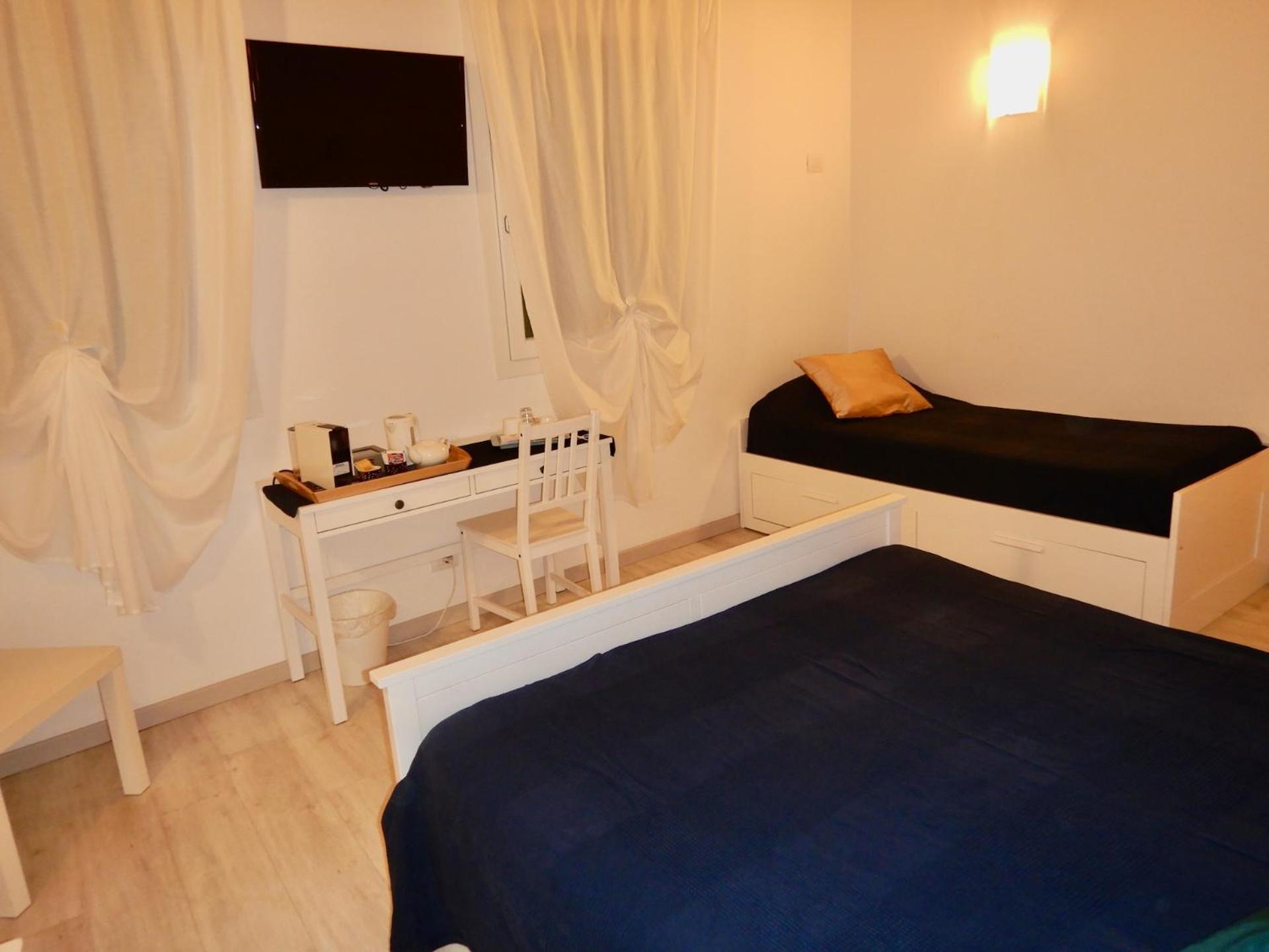 Deluxe Room - Photo 17