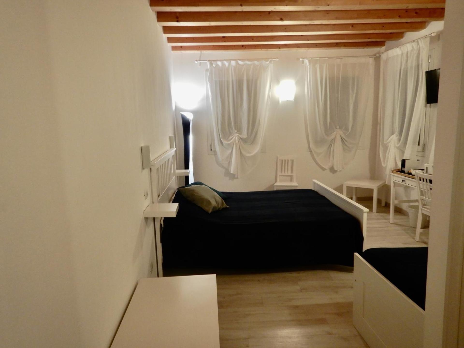 Deluxe Room - Photo 18