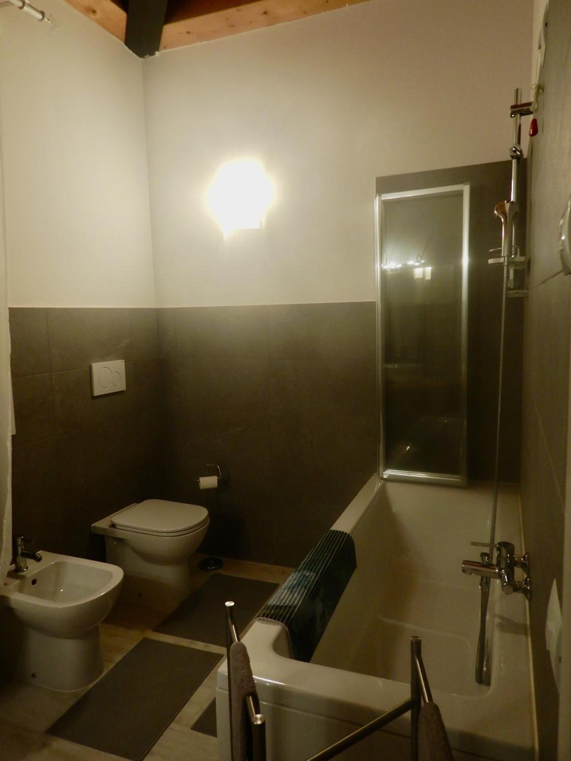 Deluxe Room - Photo 12