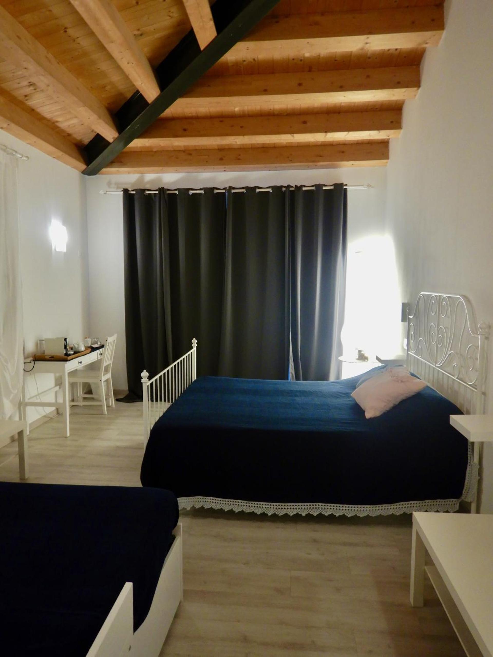 Deluxe Room - Photo 7