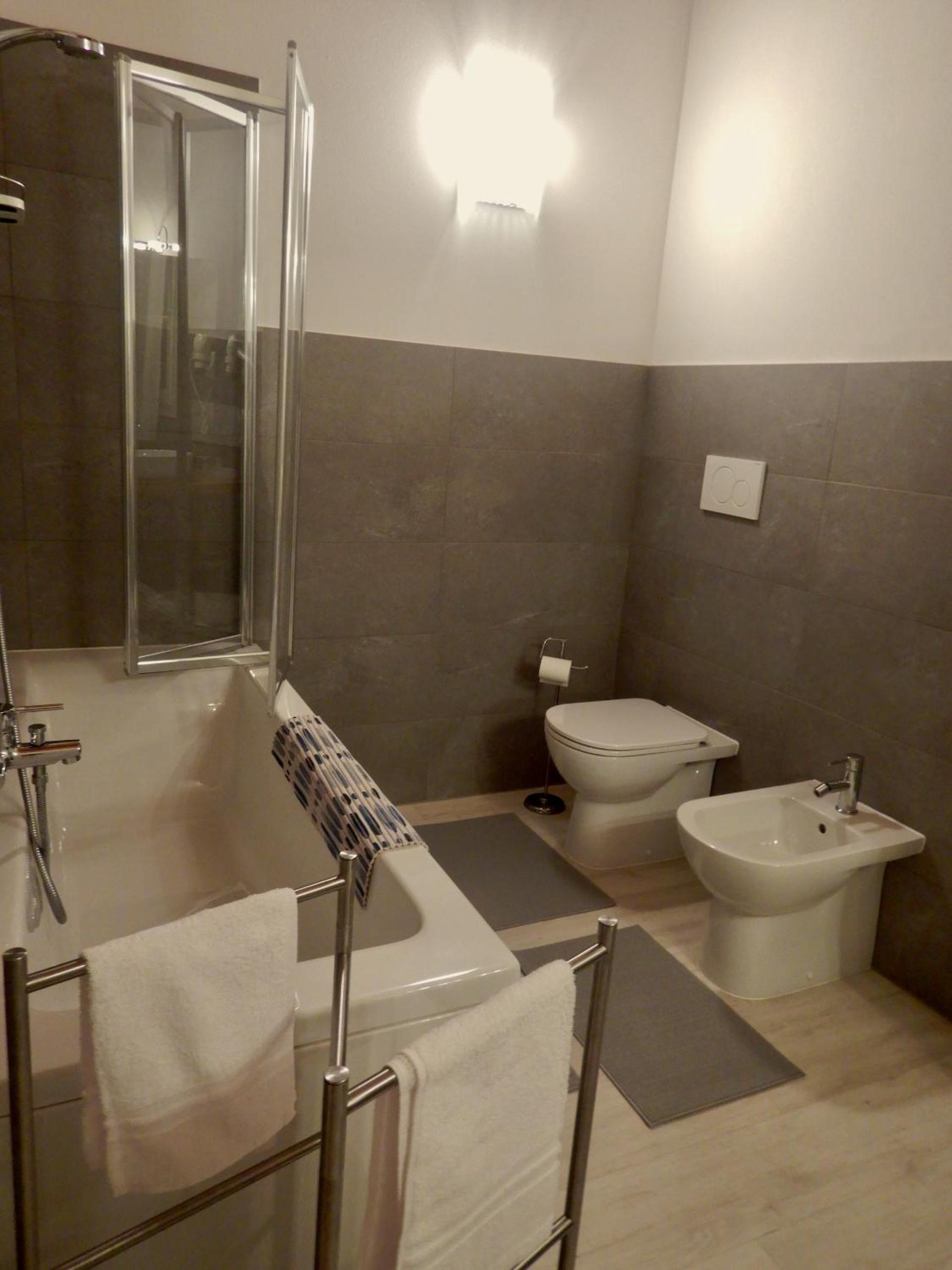 Deluxe Room - Photo 13