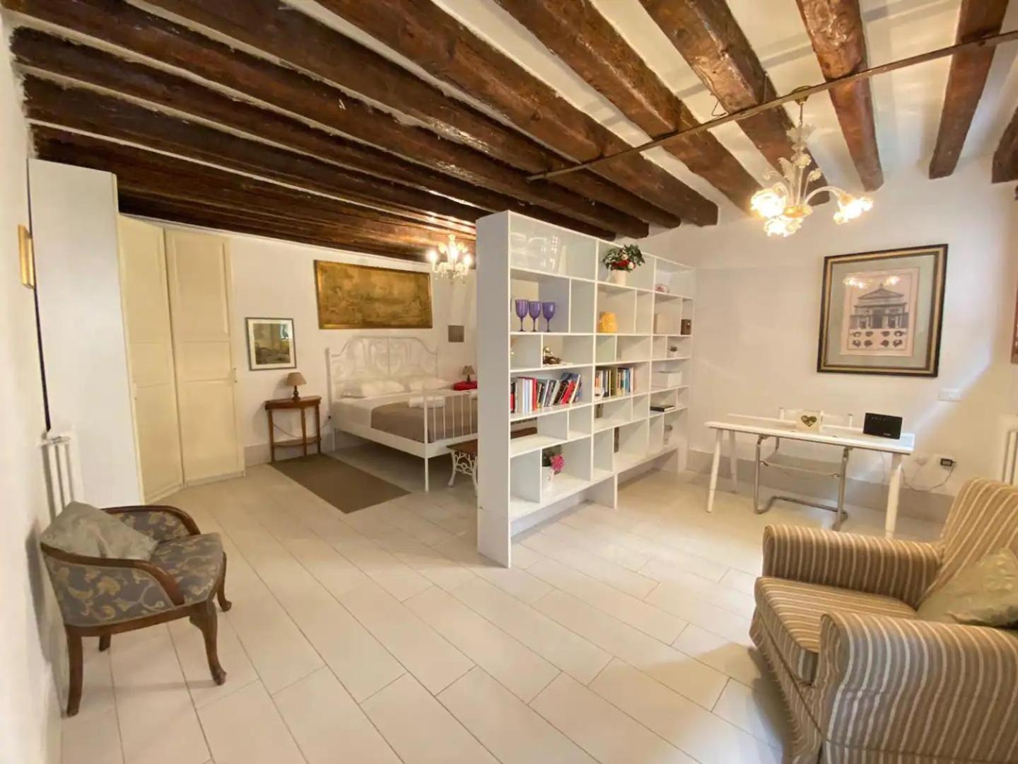 One-Bedroom Apartment photo 3