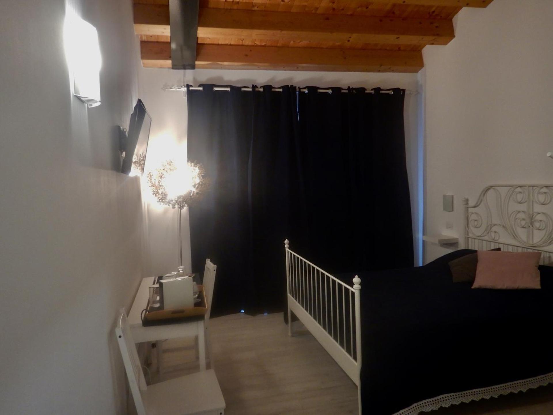 Standard Double Room - Photo 1