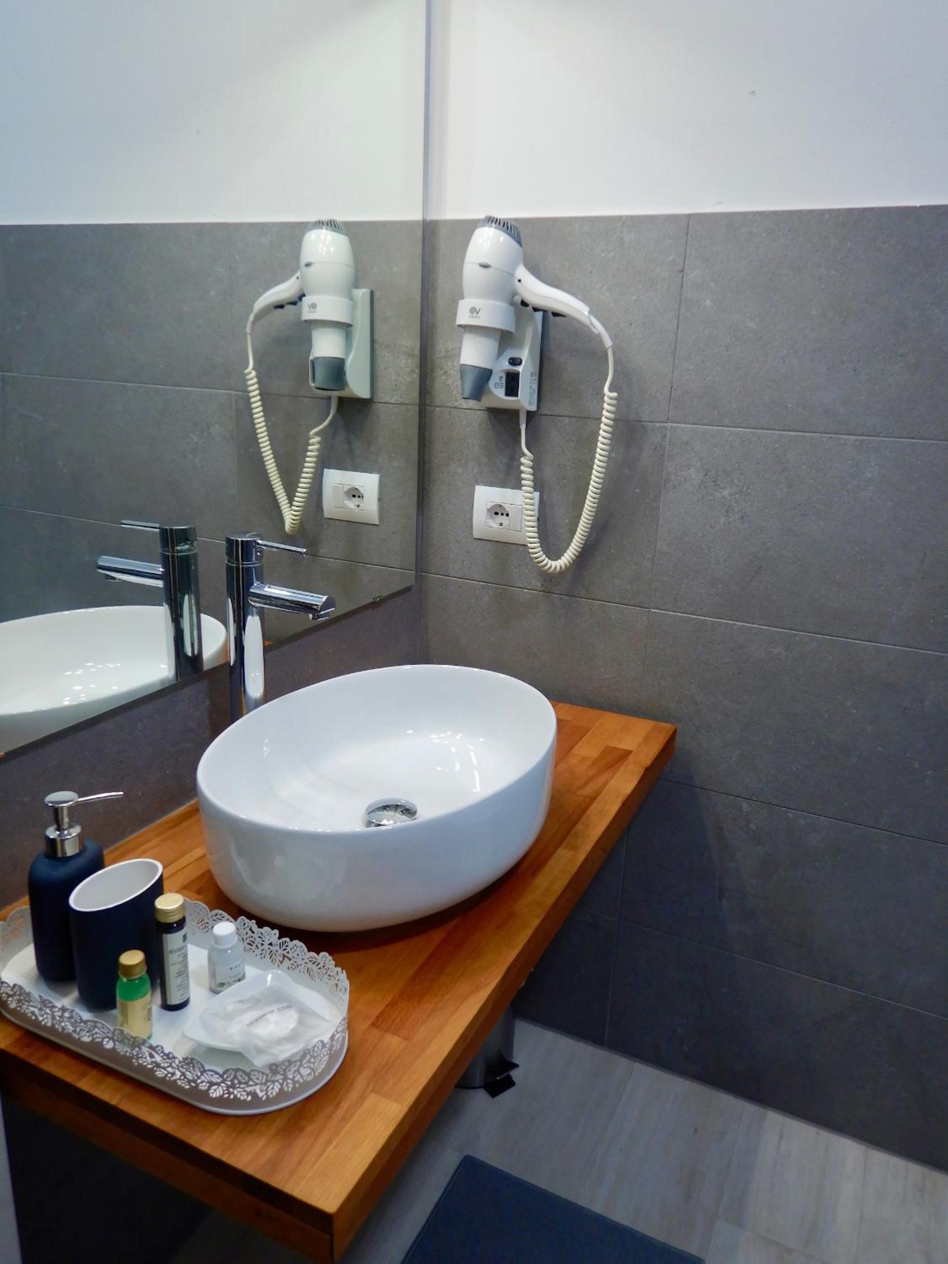 Standard Double Room - Photo 2