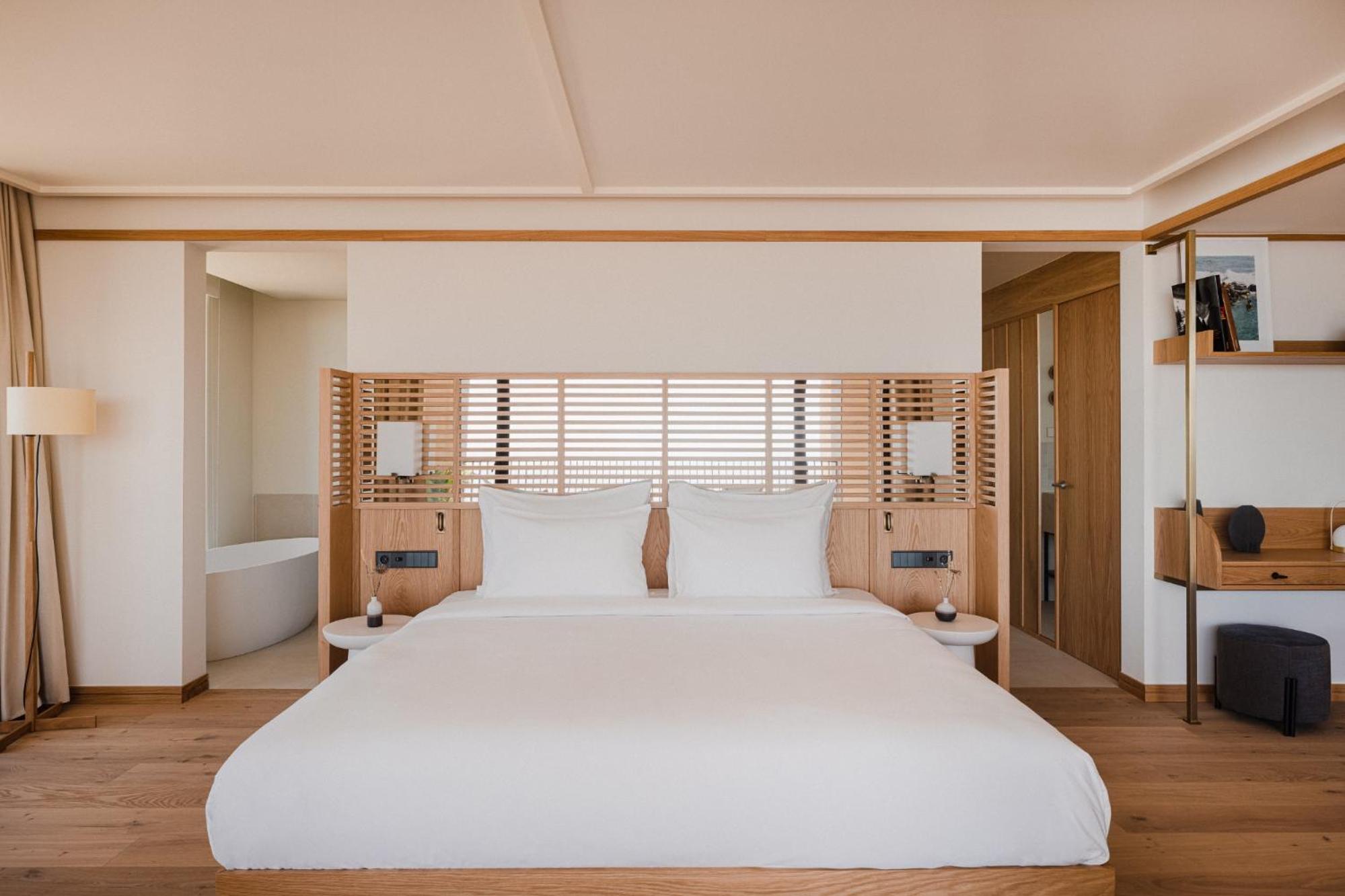 Master Suite with Panoramic Ocean View - Photo 6