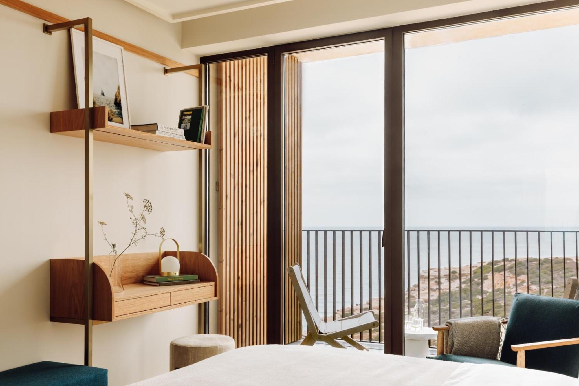 Double Room with Balcony and Ocean View - Photo 3