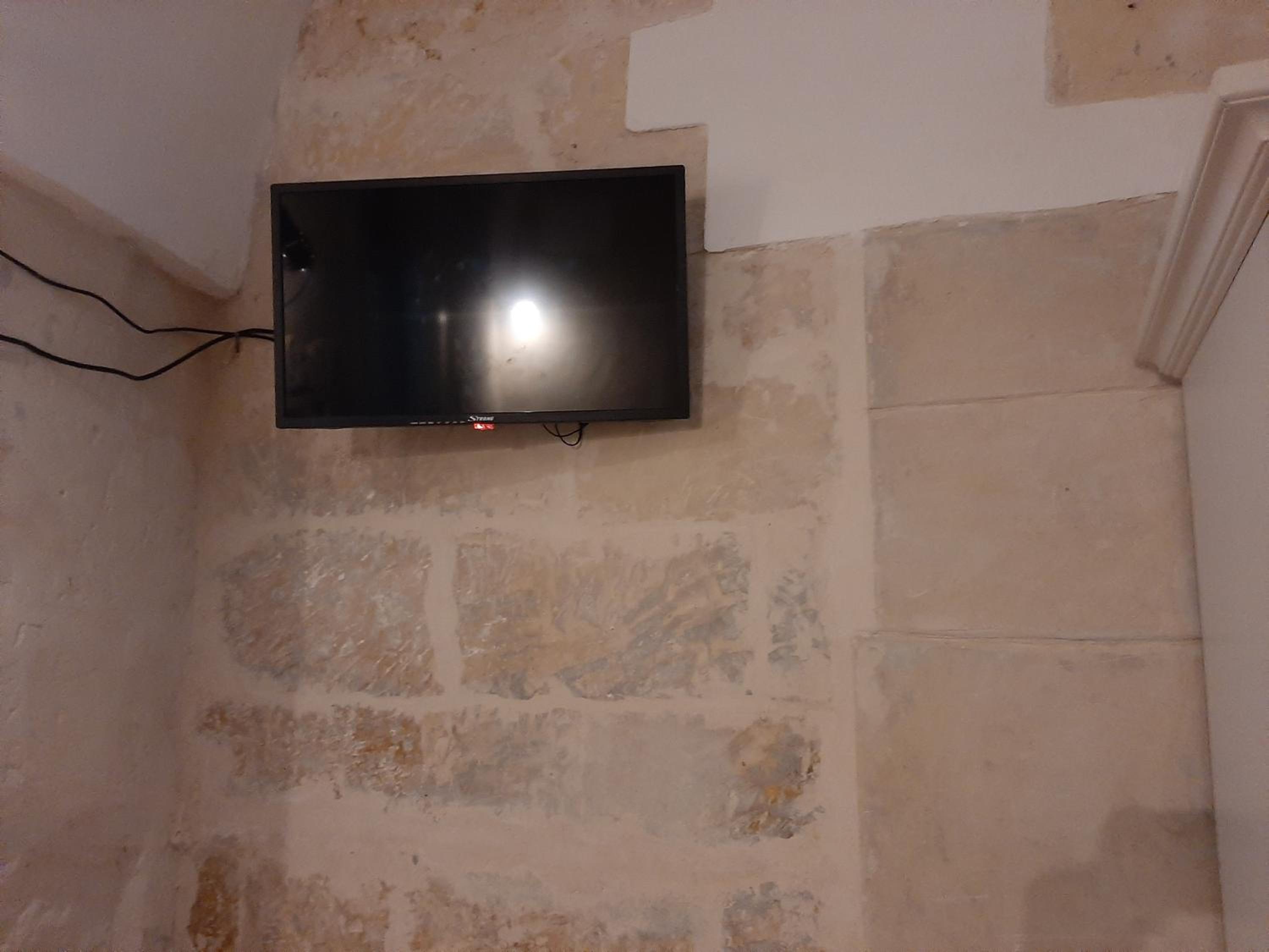 One-Bedroom Apartment - Photo 21