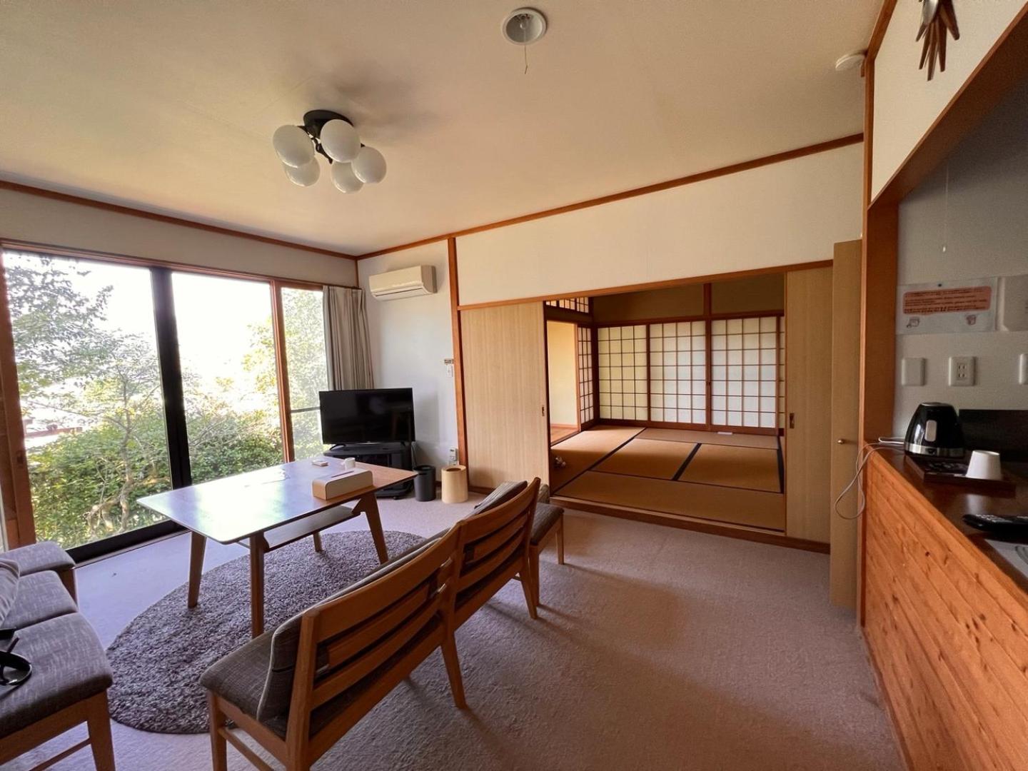 Quadruple Room with Private Bathroom - Photo 11
