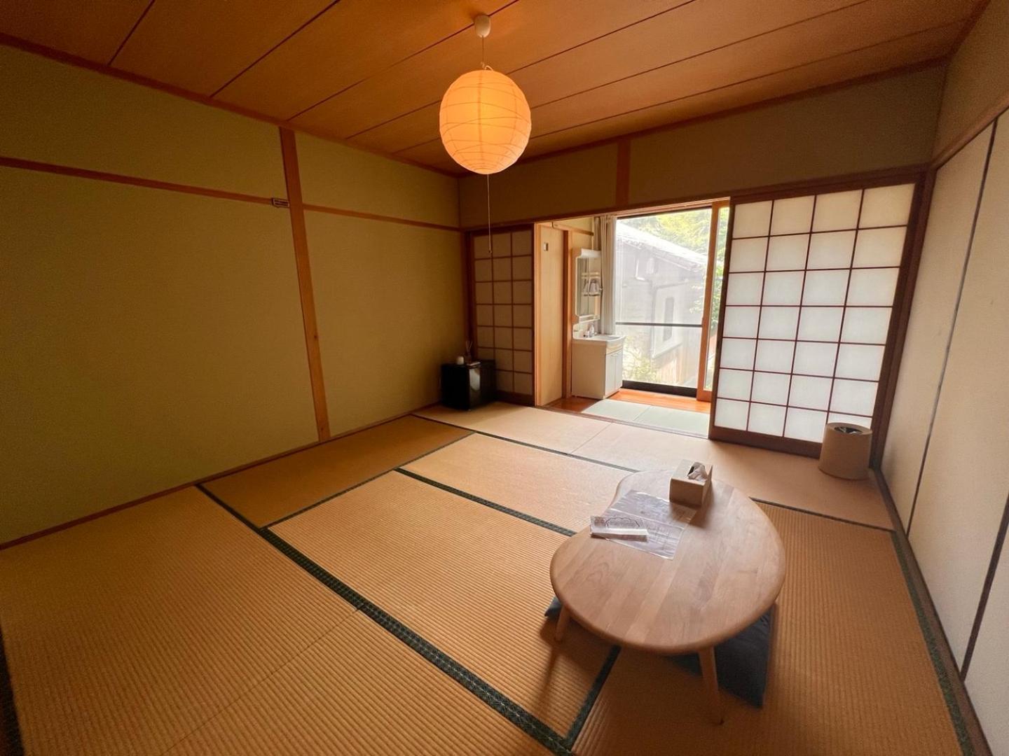 Japanese-Style Room with Shared Bathroom - Photo 11