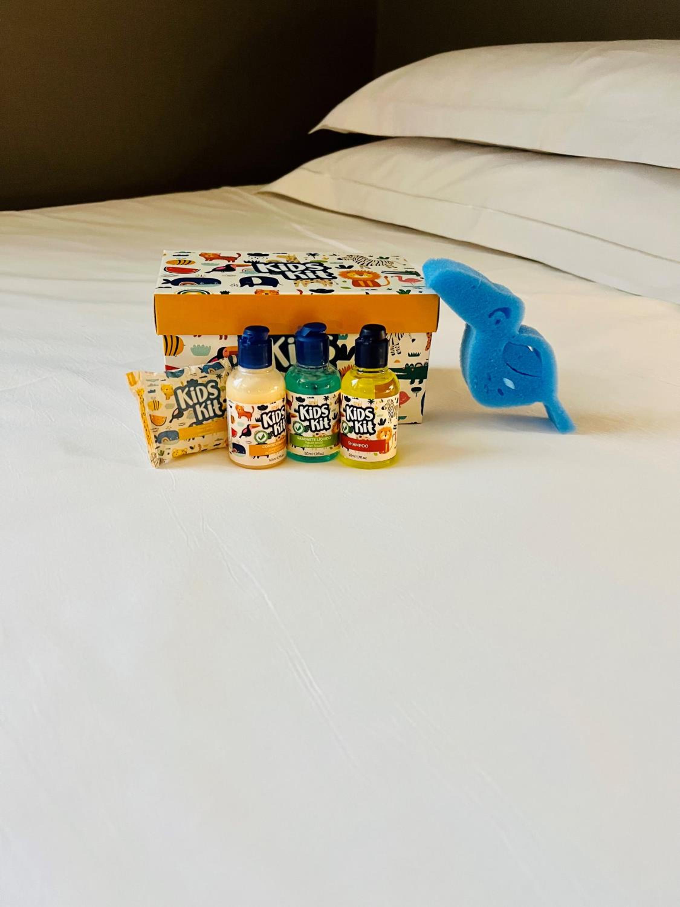Family Suite with One King and Two Single Beds thumbnail 6